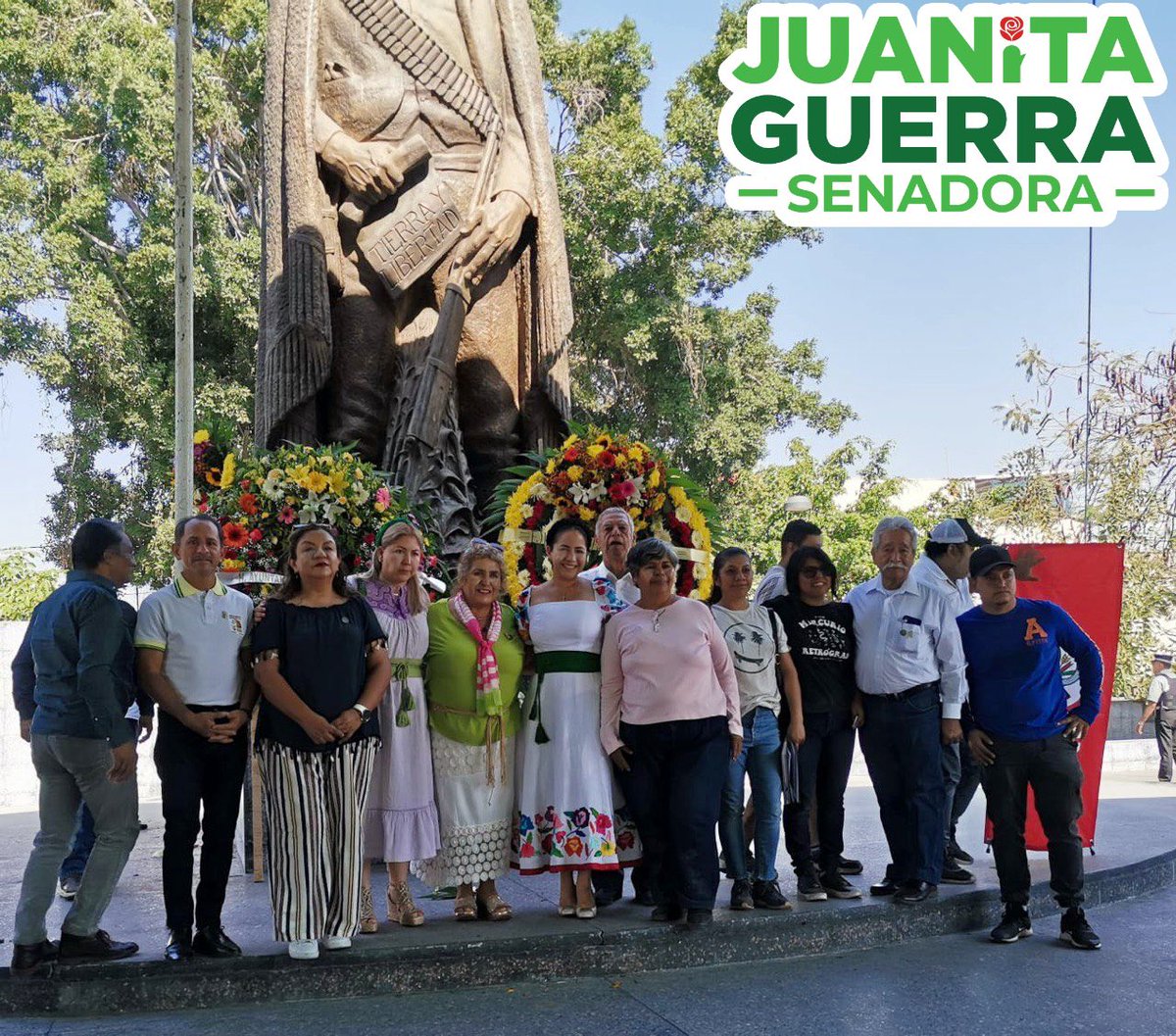 CuautlaHoy's tweet photo. PRESENTE JUANITA GUERRA EN EL 106 ANIVERSARIO LUCTUOSO DEL GENERAL EMILIANO ZAPATA. 

A través de las redes sociales de la senadora, @JuanitaGuerra_M, honra el legado del General Emiliano Zapata en donde se encuentran sus restos, Plaza Revolución del Sur.

"La Tierra es de Quien la Trabaja con sus Manos”.- General Emiliano Zapata.  #CuautlaHoy #Morelos #Noticia #Cuautla #Senado #Historia #EmilianoZapata #JuanitaGuerra #Senadora #MujerValienteYDeResultados #JuanitaGuerraSenadora