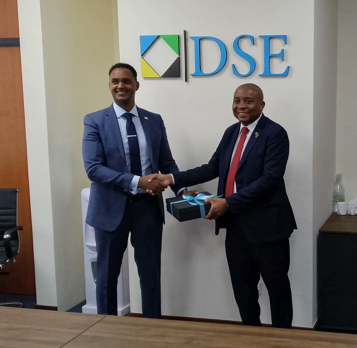Hassan Dudde (@hassandudde) on Twitter photo Congratulations to my friend Mr. Peter Nalitolela and his team at the <a href="/dsetanzania/">DAR ES SALAAM STOCK EXCHANGE</a>.
ippmedia.com/the-guardian/b… Congratulations to my friend Mr. Peter Nalitolela and his team at the <a href="/dsetanzania/">DAR ES SALAAM STOCK EXCHANGE</a>.
ippmedia.com/the-guardian/b…