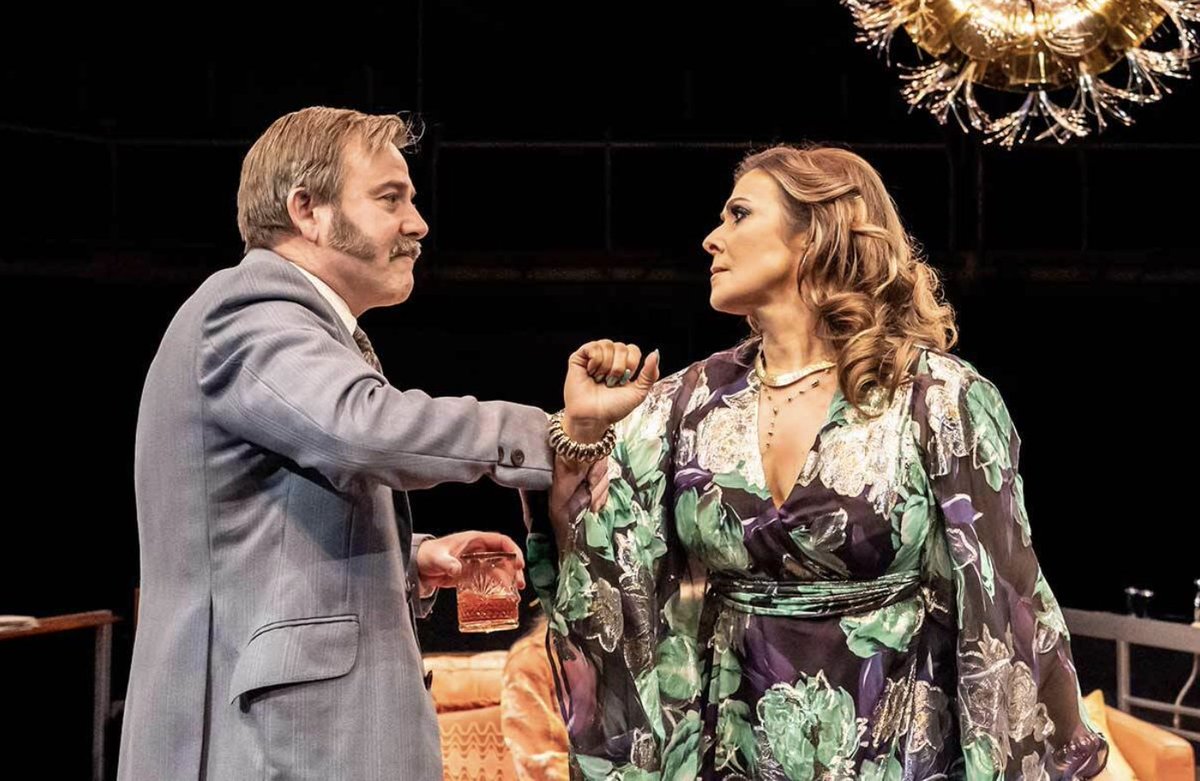 ChasinMarple's tweet photo. Lucky enough to have a front row seat watching a stunning revival of Abigail’s Party at the Royal Exchange. Brilliant acting, some dance fun &amp; a wonderful set. With this intimate theatre-in-the-round you can’t escape being a guest of a hostess you’d love to avoid. @rxtheatre https://t.co/2mwEXvD9Vk
