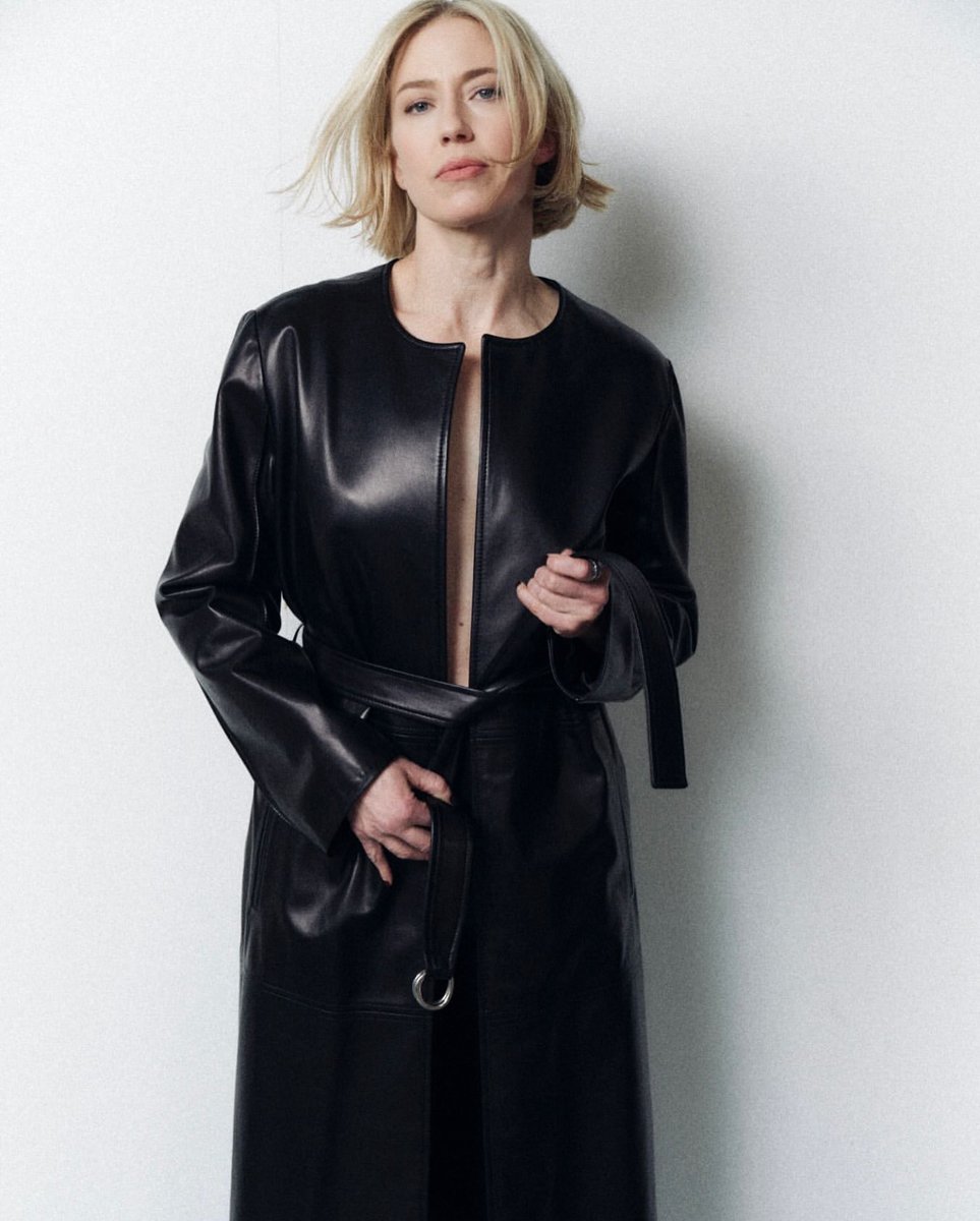 EvaScrivo's tweet image. @harpersbazaarus featuring @carriecoon  and her sexy bob cut ✨ Our signature Color Amplifying Cool Blonde Glaze keeps her locks bright and silky soft.

#evascrivosalons #coolblondglaze #bobhaircut #carriecoon #editorial #cutandcolor

 evascrivo.com