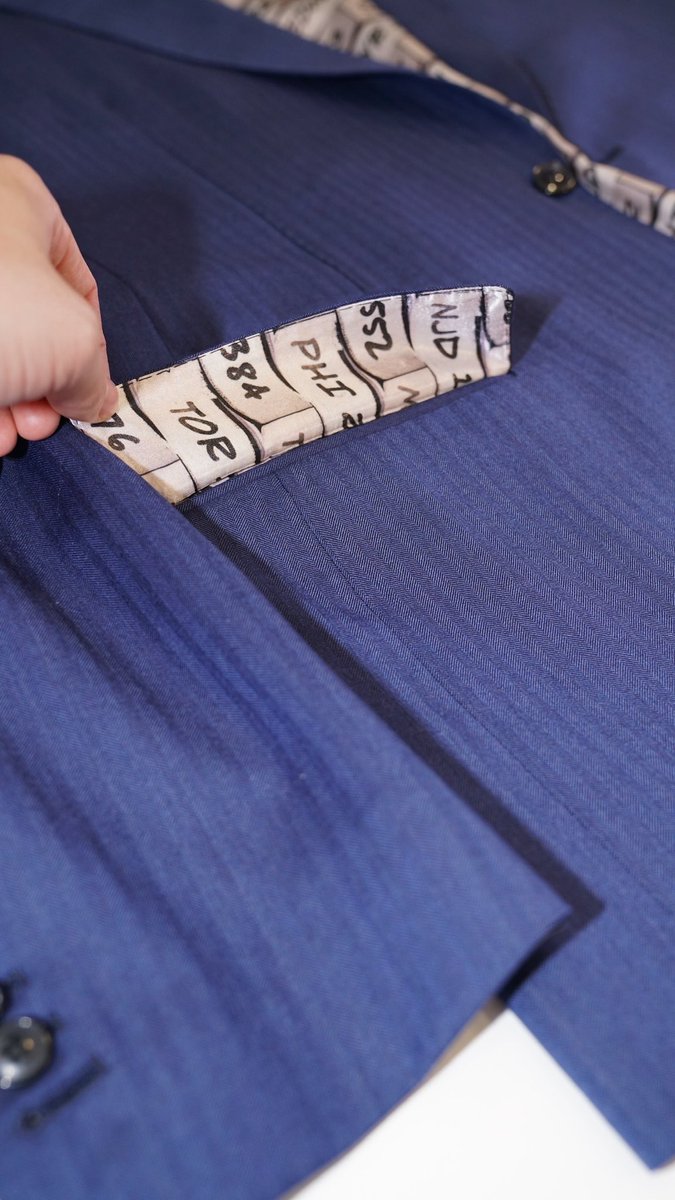 BR_OpenIce's tweet image. Ovi has a new custom suit for breaking the all-time goals record that features all of his “goal pucks” in the liner and “GR895” embroidered in the collar 😱🔥 

(@TomBarnettNY)