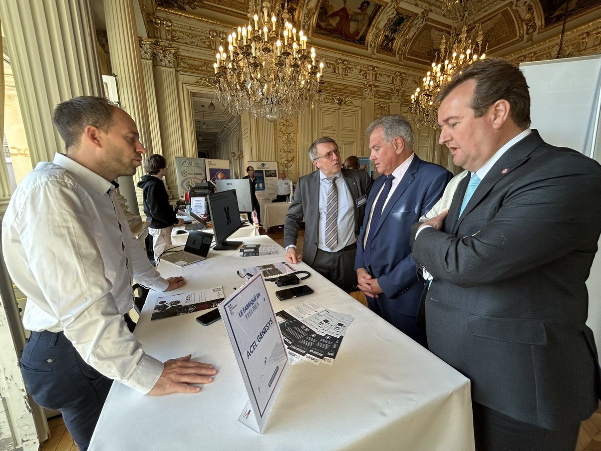 🏆Les entreprises yvelinoises ont du talent !

👉À l’occasion du 1er salon « Fabriqué en Yvelines » organisé par <a href="/Prefet78/">Préfet des Yvelines 🇫🇷</a>  <a href="/CCI_78/">CCI 78</a> les lauréats départementaux  #France2030 ont été distingués

👉Belle mise en valeur des compétences et savoir-faire de nos créateurs de richesses