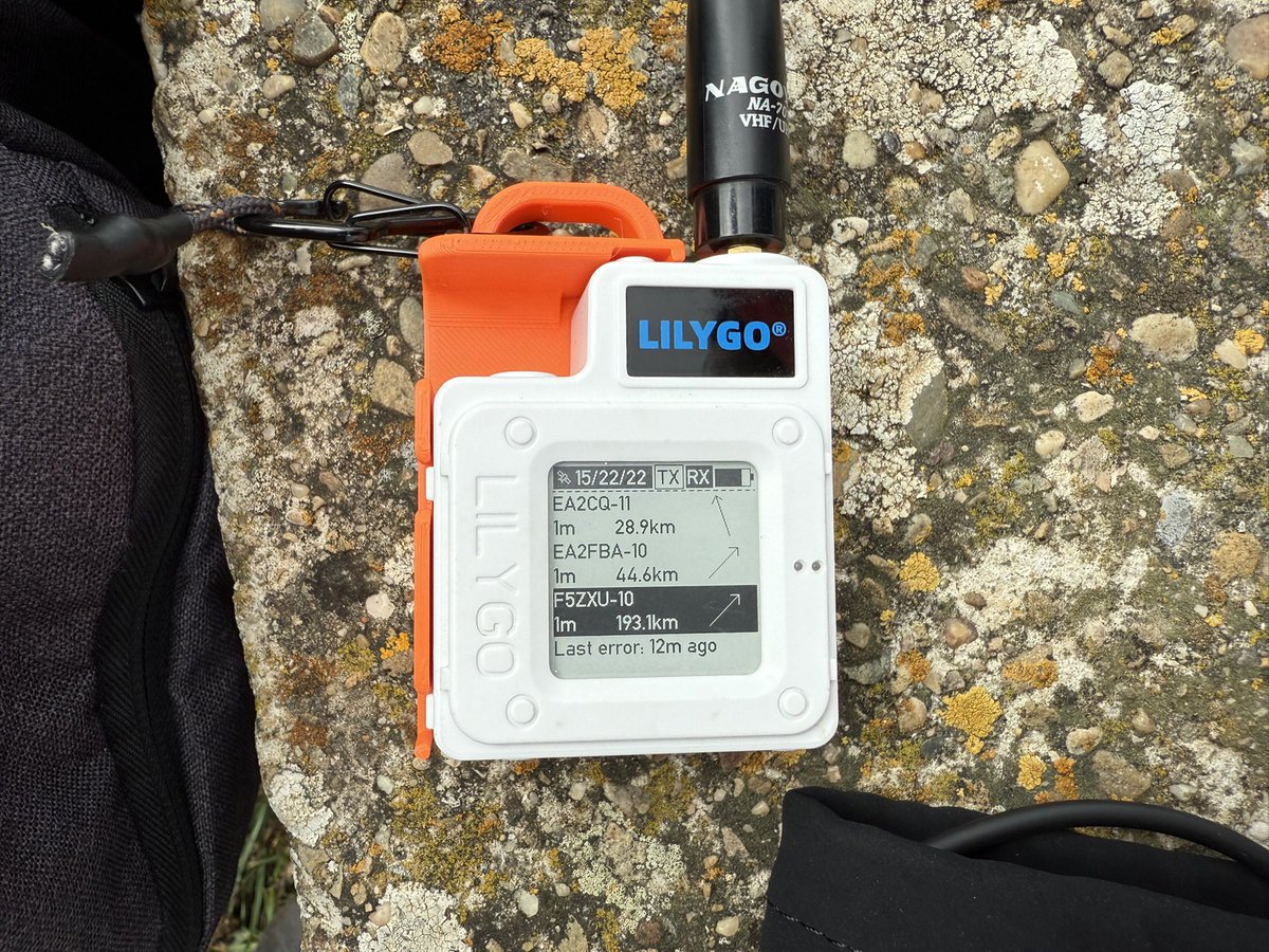 El domingo desde el Alto del León recibí en mi tracker a la estación F5ZXU-10, ¡a casi 200 kms de distancia! No deja de sorprenderme el APRS-LoRa 😏