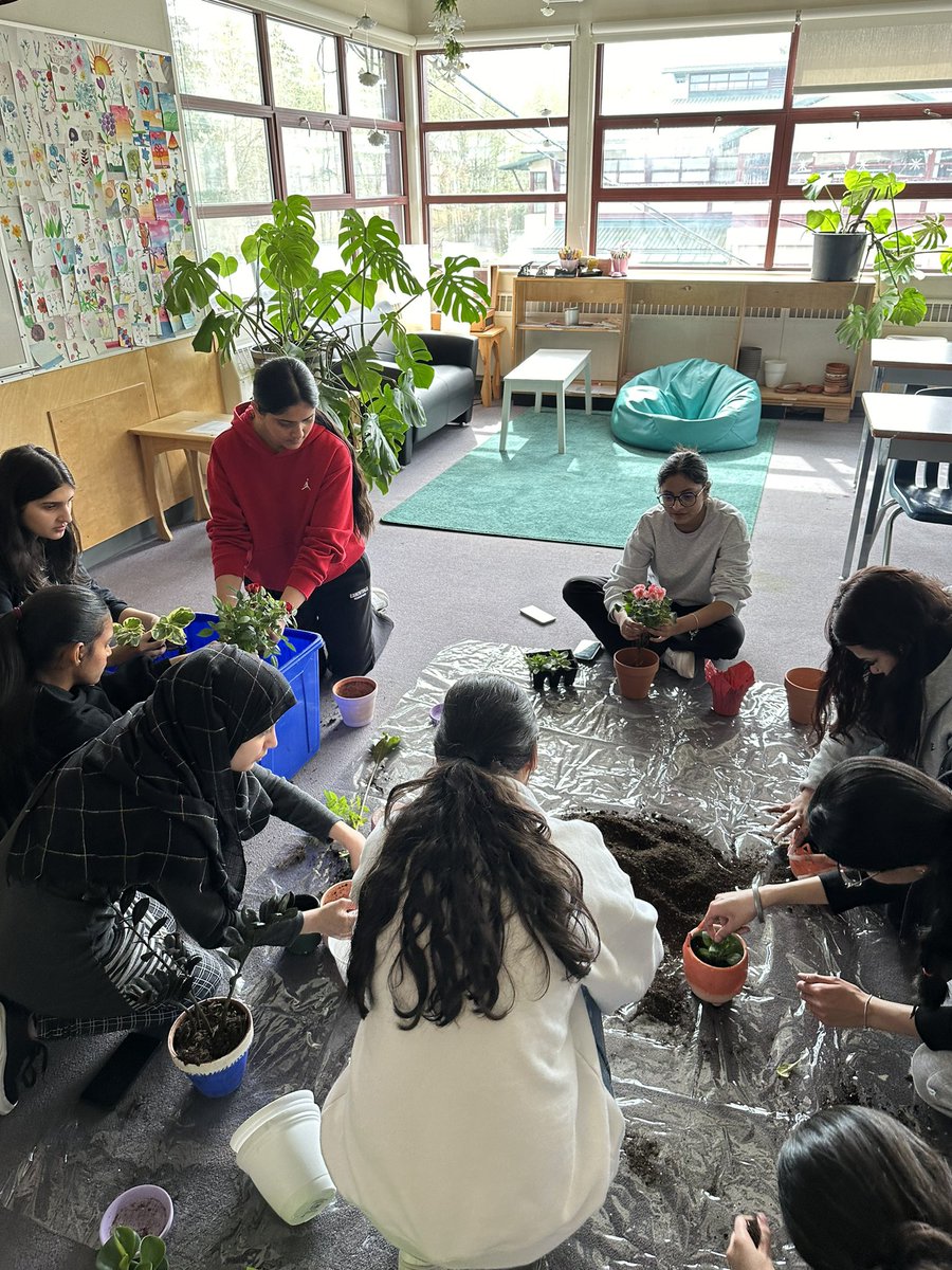 HazhirMariam's tweet image. My favourite days will be our days spent repotting our plants 🌸💕🤍 #sd36learn @Tamanawis