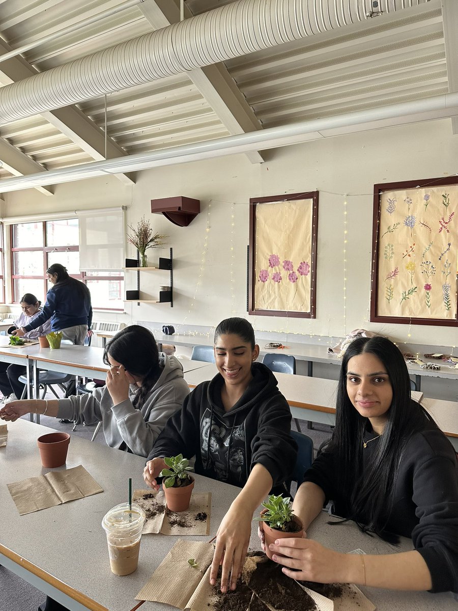 HazhirMariam's tweet image. My favourite days will be our days spent repotting our plants 🌸💕🤍 #sd36learn @Tamanawis