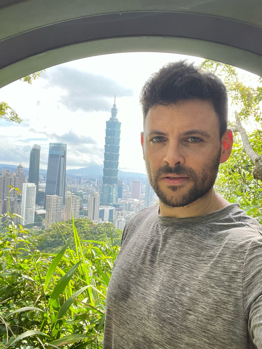 AvirudoiLa's tweet photo. Throwback to this epic view from Elephant Mountain in Taipei 🇹🇼
I was there last year and still think about how peaceful it felt up there above the city.
Would you rather explore big cities like this or escape to remote nature spots?
#Taipei #TaiwanAdventures #TravelThrowback #ElephantMountain #Cityscape #SoloTravel #Wanderlust #DigitalNomad