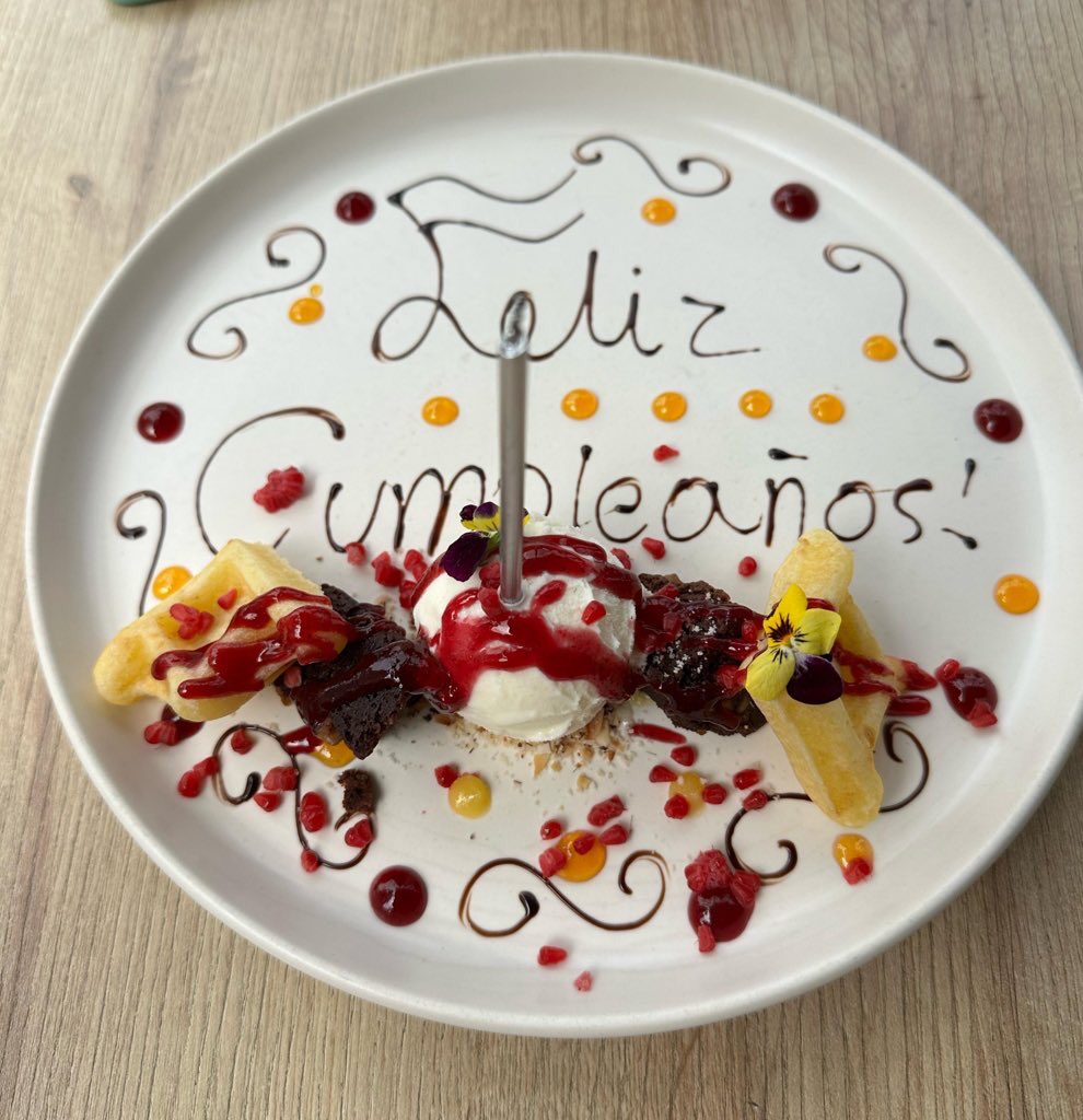 Tania_Merchan's tweet image. ¡FELIZ CUMPLEAÑOS A MI!
Hoy estoy de cumpleaños 🎂 

Así es que de regalo,  EXIJO que vote por @DanielNoboaOk 💜😅

Gracias.
Saludos cordiales.

#NoboaPresidente2025 #RegaloDeCumpleaños