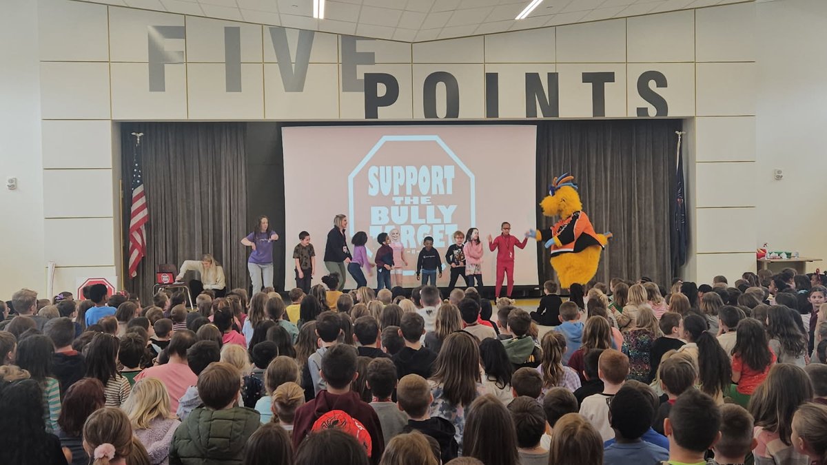 Slater_Supt's tweet photo. Pleased to welcome Melvin from the @LVPhantoms to Five Points Elementary to share an important message about bullying prevention #slaterscenes https://t.co/Pj80k6Ldrq