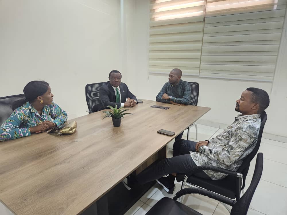 luboya kashama elie (@elie_kashama) on Twitter photo J’ai eu le plaisir de recevoir aujourd’hui, dans mon cabinet privé, le Coordonnateur de la plateforme Force des Patriotes, un compagnon de lutte, <a href="/HonoreMvula1/">HonoreMvula</a>, pour un échange républicain et fraternel.
<a href="/RabbiNkulambe1/">Rabbi Nkulambe</a> J’ai eu le plaisir de recevoir aujourd’hui, dans mon cabinet privé, le Coordonnateur de la plateforme Force des Patriotes, un compagnon de lutte, <a href="/HonoreMvula1/">HonoreMvula</a>, pour un échange républicain et fraternel.
<a href="/RabbiNkulambe1/">Rabbi Nkulambe</a>