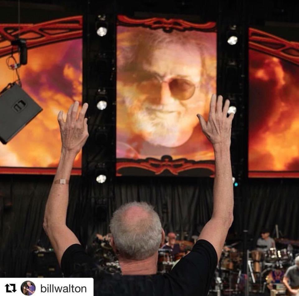 Seasatz60's tweet photo. Be happy like Bill!
#GratefulDead 
#livemusic https://t.co/C6rVG9g47w