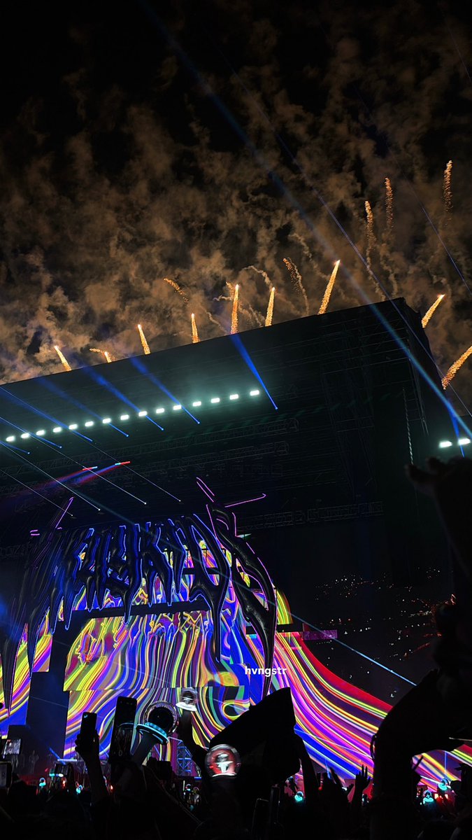 hvngstr's tweet photo. vi a skz 😭😭💗💗 
esperé seis años por este día, el mejor día de mi vida, los amo tantísimo https://t.co/1idaA0COrc
