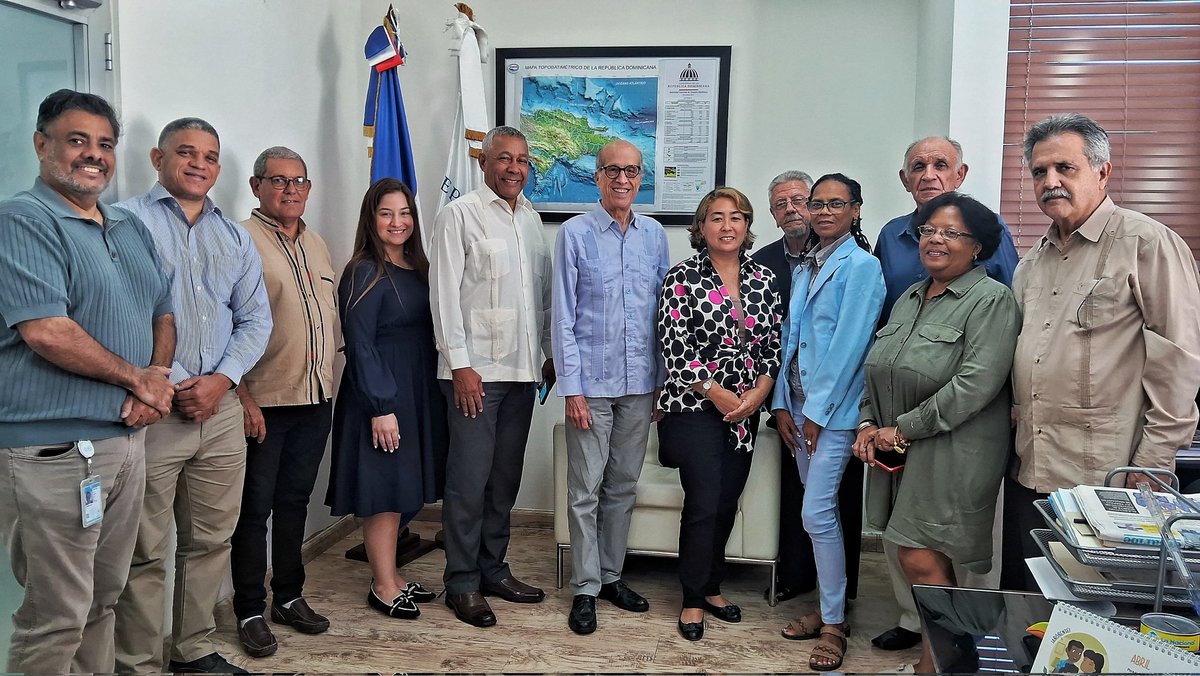 Max_Puig's tweet photo. 🧵 | Recibimos en el @CambioClimaRD una delegación oficial de Cuba para fortalecer la cooperación climática regional. Hablamos de sistemas de alerta temprana, el Corredor Biológico del Caribe y la urgencia de actuar juntos ante el cambio climático. 👇 https://t.co/0MTzIpUAZi