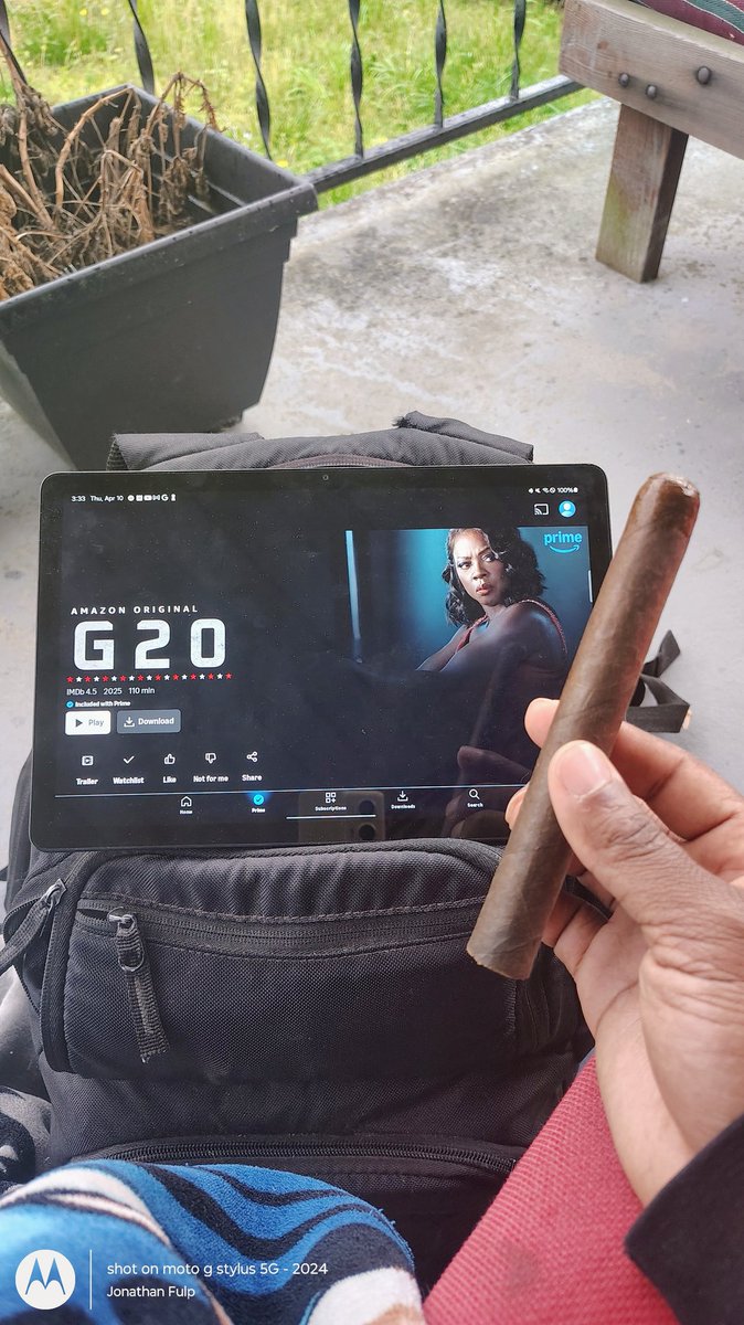 FulpJon's tweet image. Gym, pick, drop off uncle dudes for niece and water gollans filled all done so now it's time to watch this movie with this great cigar plus I forgot it's raining too. 😁 #botl #sotl  #Enjoythelittlethings