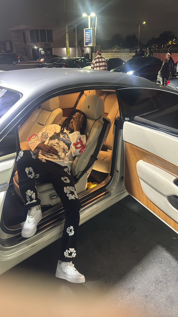 Donweez032's tweet photo. I know if I fall off they gone treat me like I’m nothin🏌🏾‍♂️ https://t.co/SdF3Cbv1Xd