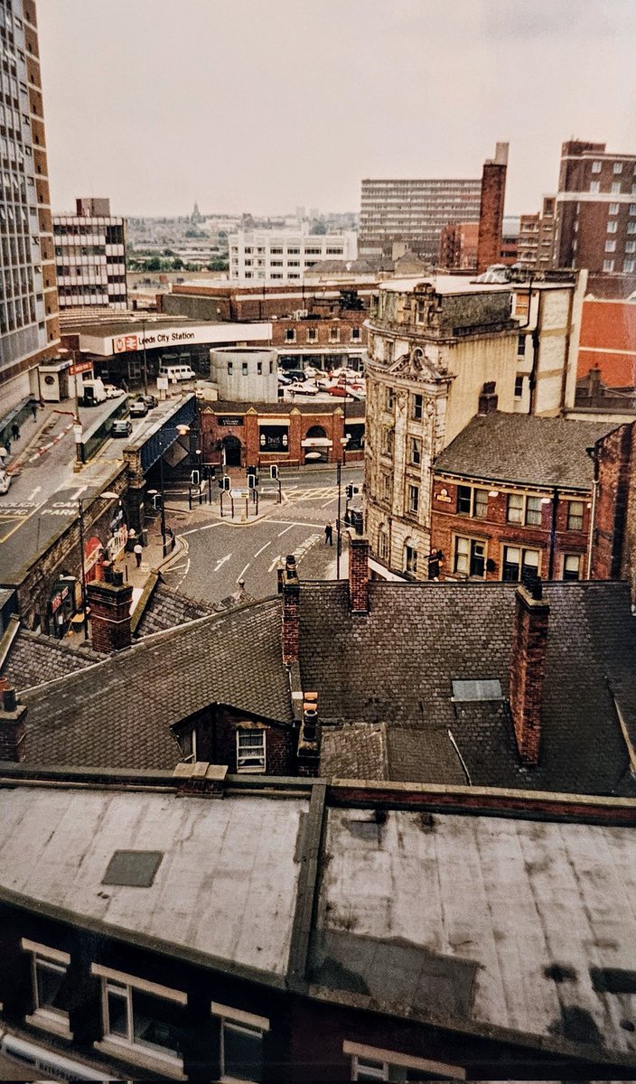 bombhead1977's tweet photo. #tbt my picture of Leeds City Station, July 20th, 1998. Spencer's and Dino's still there, the old cylindrical stairwell. City House in its original form and the old Post Office monolith still standing. Pre-Brewery Tap and car park barriers on New Station St.
#Leeds
#OldLeeds https://t.co/fHGNXGuiKi