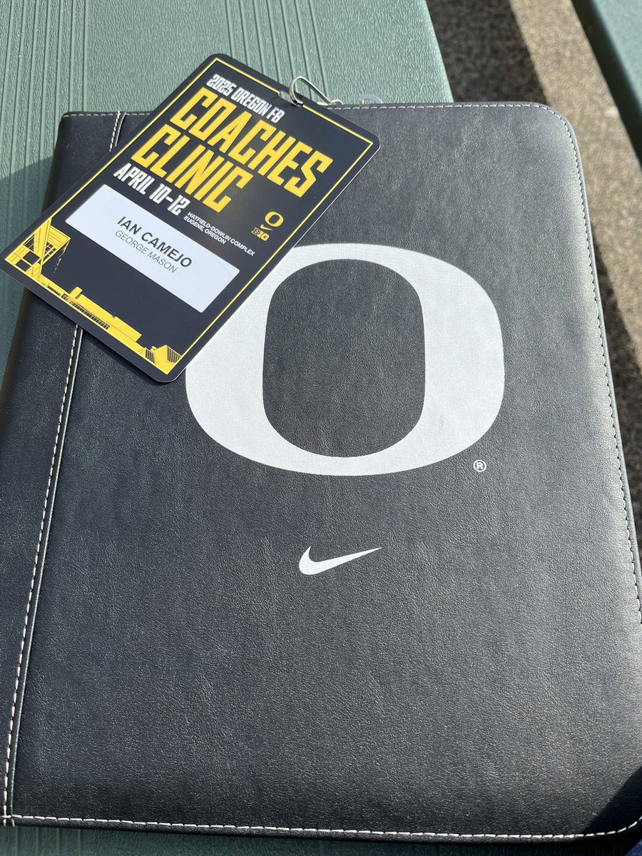 Ball_Coach72's tweet photo. Good Morning Oregon! Always a great day to learn from those at a high level! #GoDucks #MasonNation https://t.co/kG1ua6WCQk