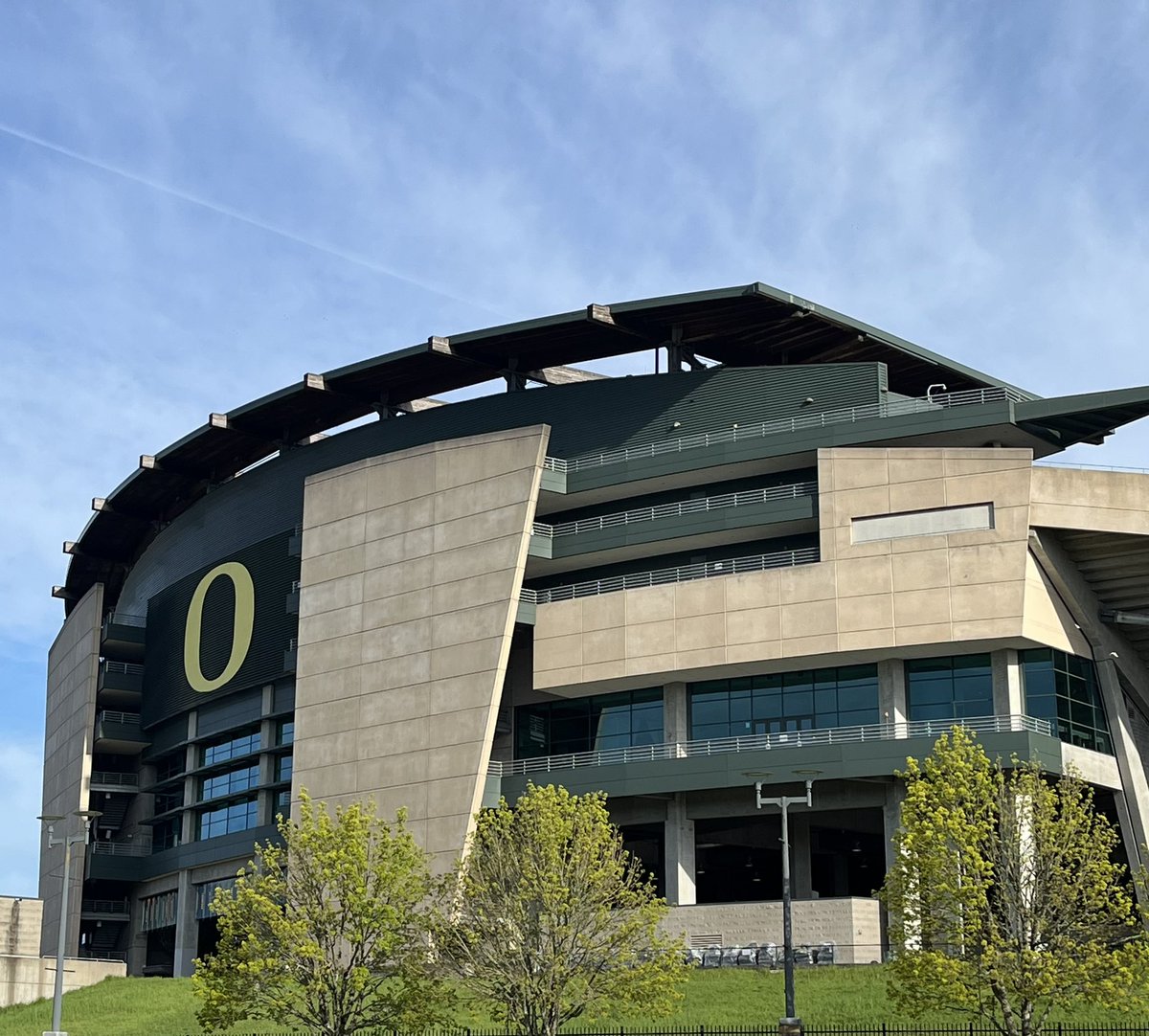 Ball_Coach72's tweet photo. Good Morning Oregon! Always a great day to learn from those at a high level! #GoDucks #MasonNation https://t.co/kG1ua6WCQk