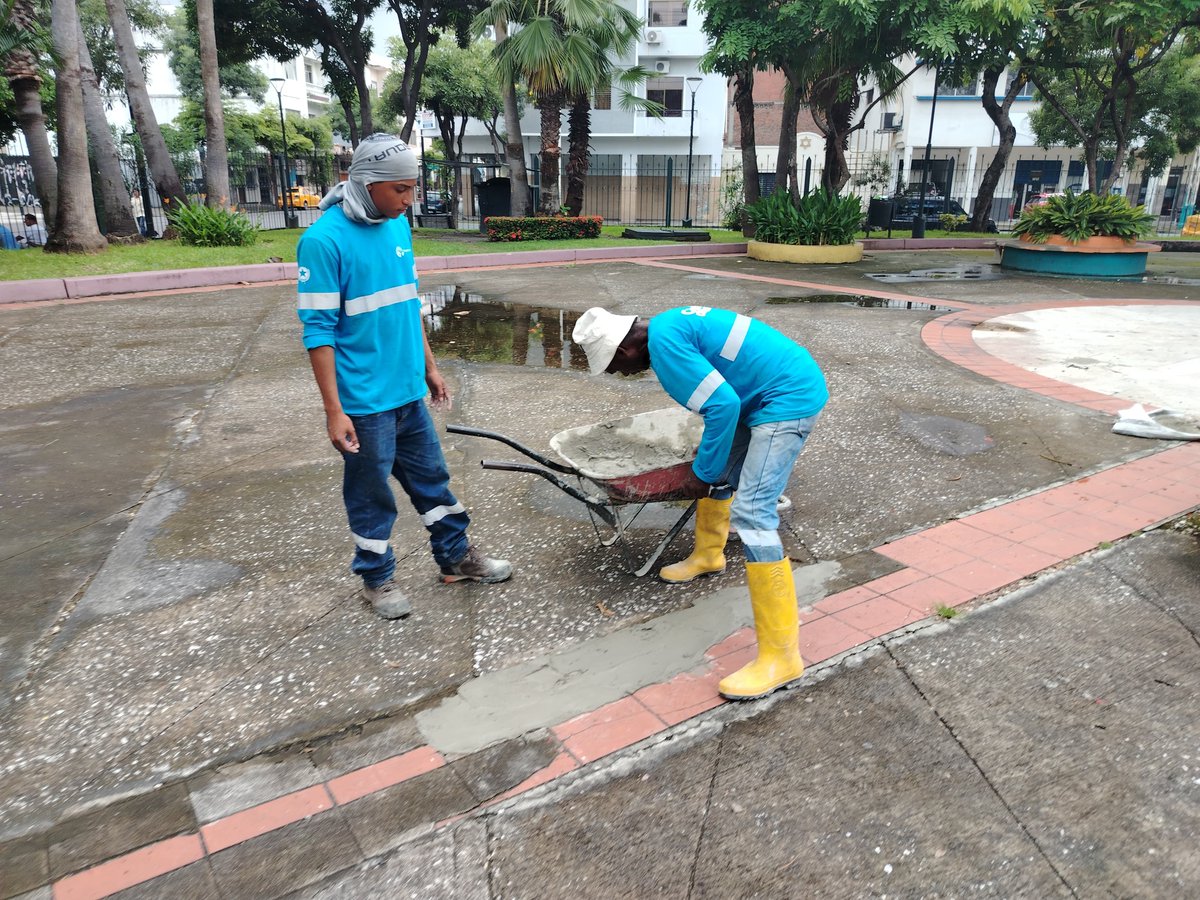 181Responde's tweet photo. 🛠️ En el Parque España, el equipo de @parquesgye realizó trabajos de albañilería, incluyendo el resane de pisos y bancas.

🌳 Estas acciones permiten mantener en óptimas condiciones este espacio emblemático en la #CiudadDeTodos 💙, promoviendo un entorno cómodo y seguro para todos los visitantes.

#MunicipioDeGuayaquil #AlcaldíaResponde