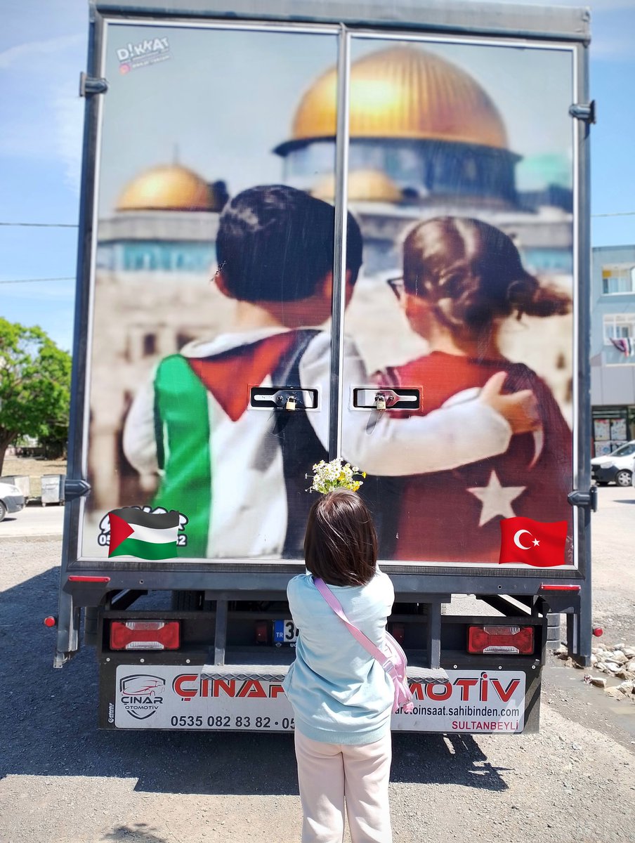 Mescid-i Aksa’yı gördüm düşümde
Bir çocuk gibiydi ve ağlıyordu
Varıp eşiğine alnımı koydum
Sanki bir yer altı nehr çağlıyordu.

Birgün bu düşlerimizi gerçeğe döndür yaRabb.!
#mescidiaksa
#CUMAGECEMİZMUBAREKOLSUN