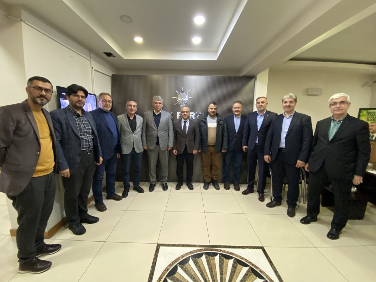 akparti_karatay's tweet photo. Ak Parti Selçuklu İlçe Başkanı Arif Bağcı ve Yönetim Kurulu Üyelerini İlçe Teşkilatımızda ağırlamaktan onur duyduk. 

Karşılıklı görüş alışverişinde bulunarak birlik ve beraberlik vurgusuyla samimi sohbetler gerçekleştirdik.

Nazik ziyaretleri için teşekkür ederiz.

@avakifdemirci 
@arifbagci