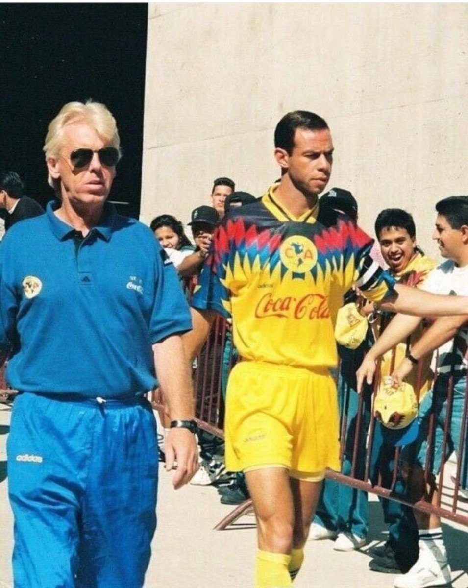 LRZague's tweet image. Día triste 😞… dé esas noticias que lastiman!! Vuela alto mi querido Leo !! Como nos hiciste volar cuando estuviste dirigiéndonos en nuestro amado @ClubAmerica 🦅 !! Apesar de todo; tu legado es imborrable!!! Gracias por esas experiencias y ese aprendizaje fantástico que nos…