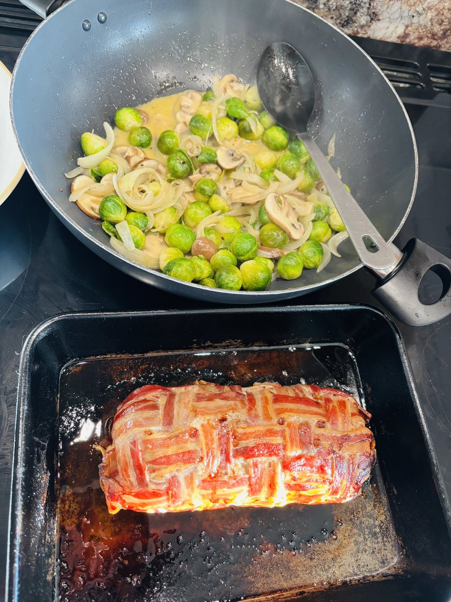 AnnaLongthorp's tweet photo. Lovely buttery sprouts, #notjustforchristmas #teamdairy 🐄🧈🇬🇧
And “le pièce de résistance”, our butchery team’s pork tenderloin wrapped in sausage meat and streaky bacon 🥓
Tenderloin cooked to 63c 👌
Bloody lovely #biteintobritish 💪 https://t.co/sYvRdbg121