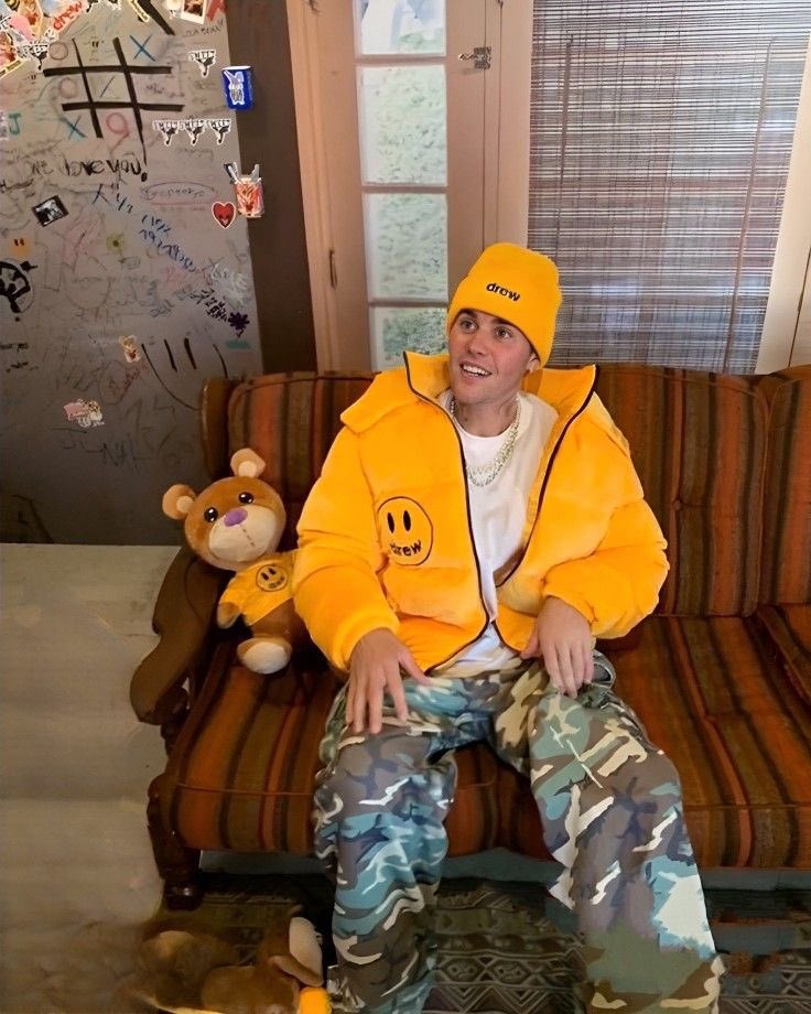 biebernovidade's tweet photo. ���EITA! Jurtin Bieber postou: “Eu, Justin Bieber, não estou mais envolvido com essa marca. A Drew House não me representa, nem à minha família ou à minha vida. Se você apoia a mim, o ser humano Justin Bieber, não gaste seu dinheiro na Drew House.” https://t.co/5aFx91yvBR