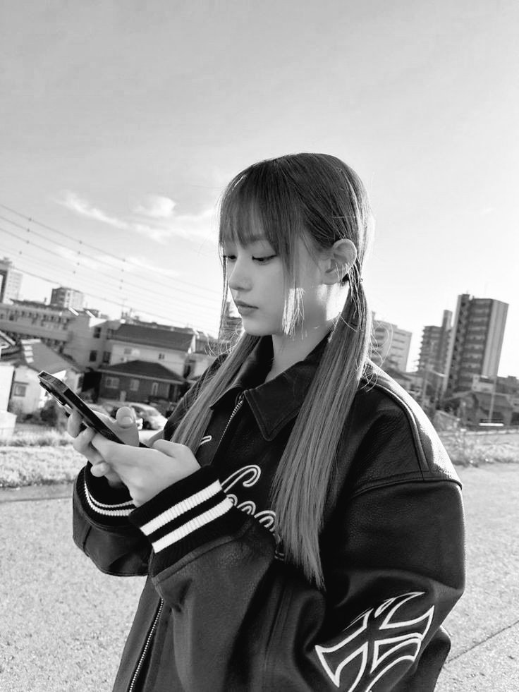 Buenas tardes, aqui Lili, estoy buscando trabajo asi que si ustedes saben de uno me pueden decir.  Aprendo rápido asi que puedo aceptar cualquier cosa. Tengo 18 años asi que no tengo mucha experiencia laboral salvo como mesera, ¡agradezco la ayuda!