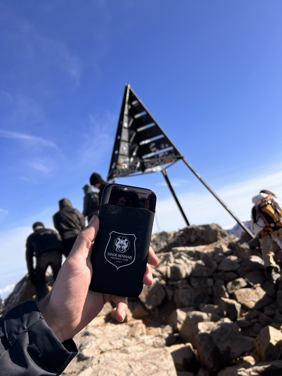 _Roazhon_'s tweet photo. Au sommet de l’Afrique du Nord, au Mont Toubkal ! 🇲🇦 🔴⚫️ @staderennais 

M-2 pour le Kilimanjaro !

#LesRennaisSontPartout https://t.co/nU2F0d6u56