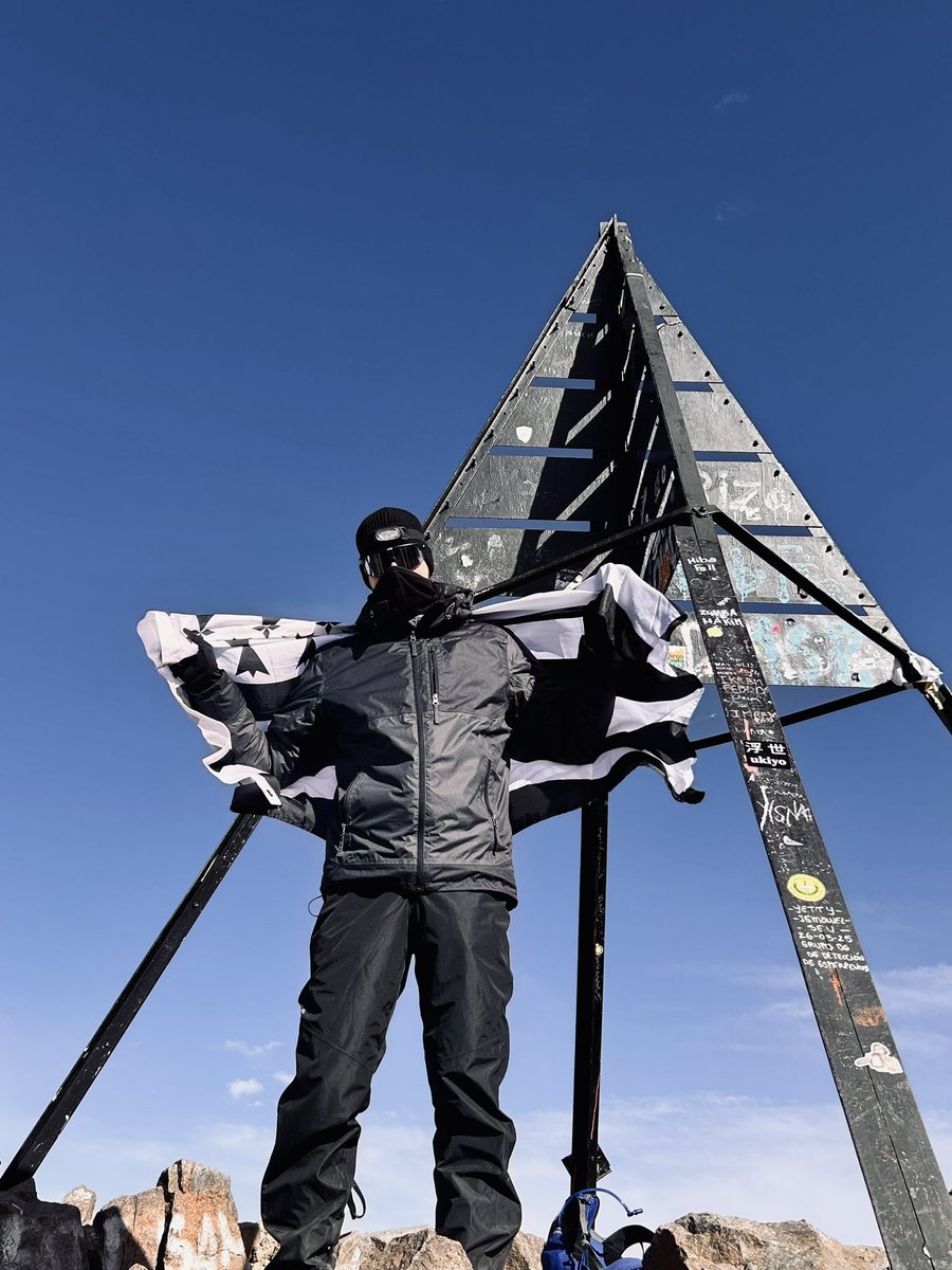 _Roazhon_'s tweet photo. Au sommet de l’Afrique du Nord, au Mont Toubkal ! 🇲🇦 🔴⚫️ @staderennais 

M-2 pour le Kilimanjaro !

#LesRennaisSontPartout https://t.co/nU2F0d6u56