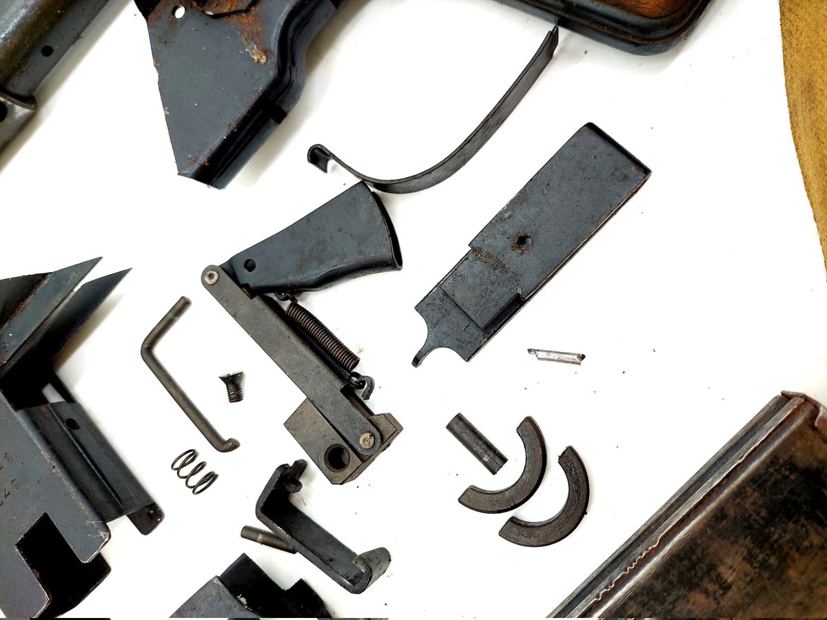 Armsofamerica1's tweet photo. We just got in these really cool Portuguese Cold War SMG kits! Love the fact they even have a bayonet 🔥 https://t.co/FccGId3BfP
