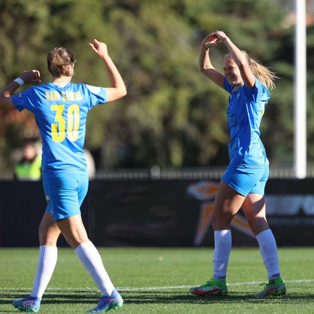 FemEstorilPraia's tweet photo. 𝙐𝒏𝙞𝒂̃𝙤 𝙚 𝙛𝒆𝙡𝒊𝙘𝒊𝙙𝒂𝙙𝒆! 🫶

𝘾𝙊𝙈𝙀 𝙊𝙉 𝙔𝙀𝙇𝙇𝙊𝙒𝙎! 🟡🔵

#AquiNaoEsMaisUma #UmClubeParaTodos #MeninasdaLinha https://t.co/wJ58d5CXiM
