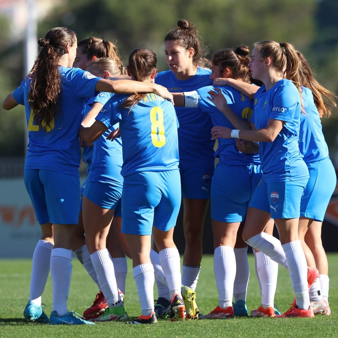 FemEstorilPraia's tweet photo. 𝙐𝒏𝙞𝒂̃𝙤 𝙚 𝙛𝒆𝙡𝒊𝙘𝒊𝙙𝒂𝙙𝒆! 🫶

𝘾𝙊𝙈𝙀 𝙊𝙉 𝙔𝙀𝙇𝙇𝙊𝙒𝙎! 🟡🔵

#AquiNaoEsMaisUma #UmClubeParaTodos #MeninasdaLinha https://t.co/wJ58d5CXiM