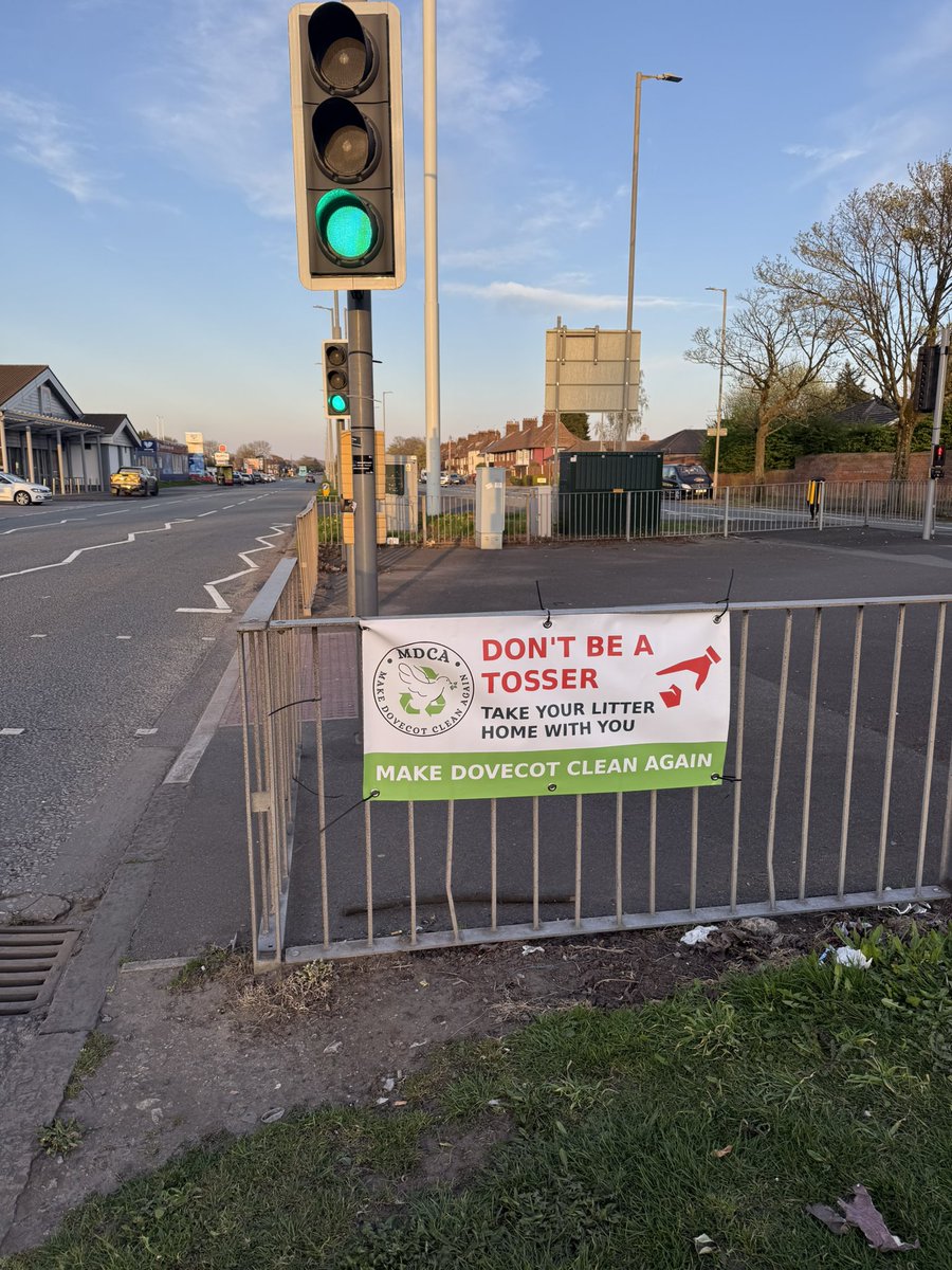 harrydoyle96's tweet photo. 🚮 DON’T BE A TOSSER 🚘
People may have noticed some of these banners being placed along East Prescot Road central reservation. The messaging is lifted from a @KeepBritainTidy campaign targeting littering from vehicles.
#MakeDovecotCleanAgain #MDCA
(1/3) https://t.co/k4NFz6AUt2