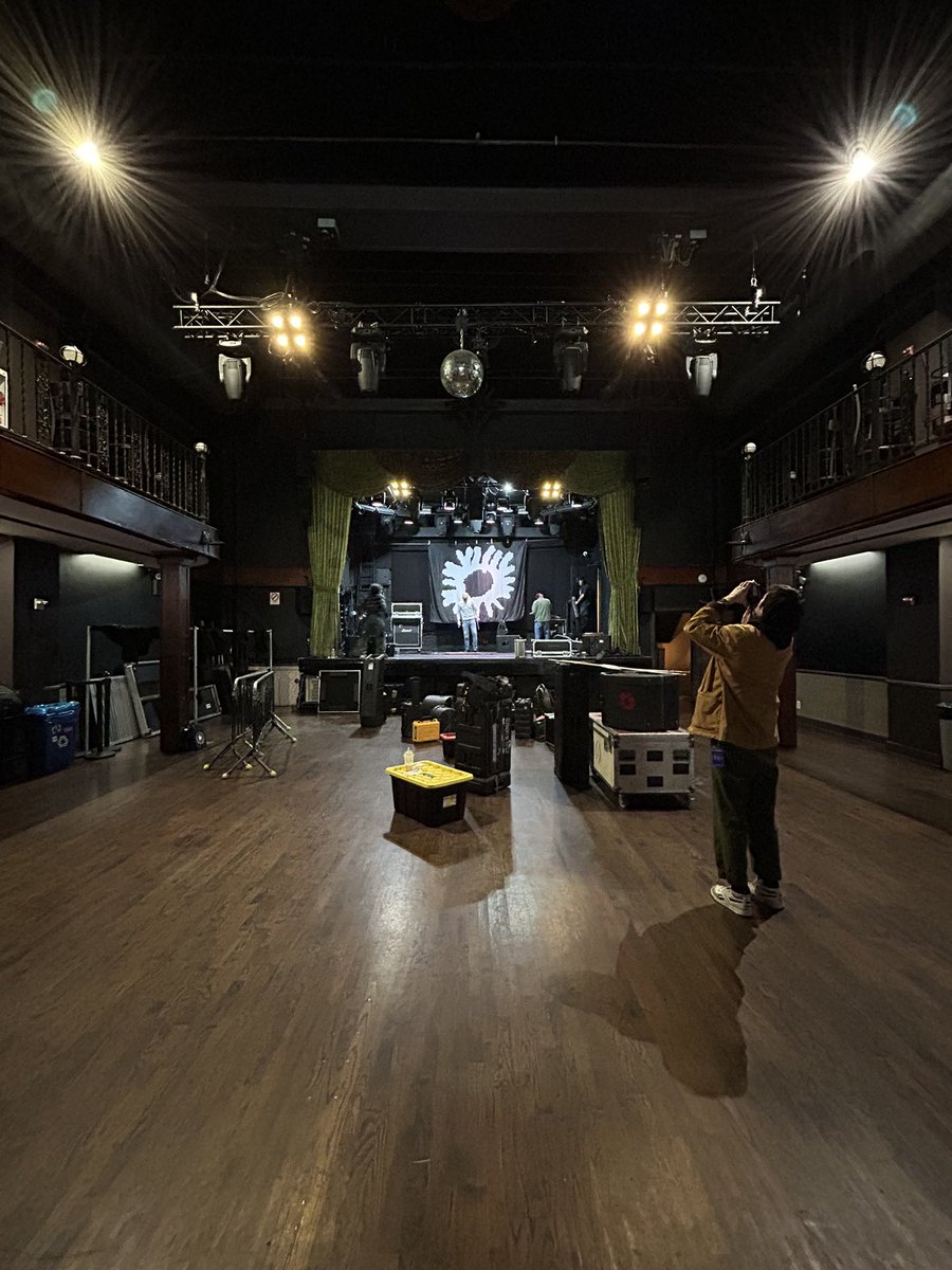 anxiousct's tweet photo. NEW YORK CITY TONIGHT. SHOW IS ALMOST SOLD OUT BUT SOME TICKETS ARE LEFT. GRAB A TICKET IF YOU HAVEN’T YET AND WE’LL SEE YOU SOON 🗽 https://t.co/A7KMviSoWf