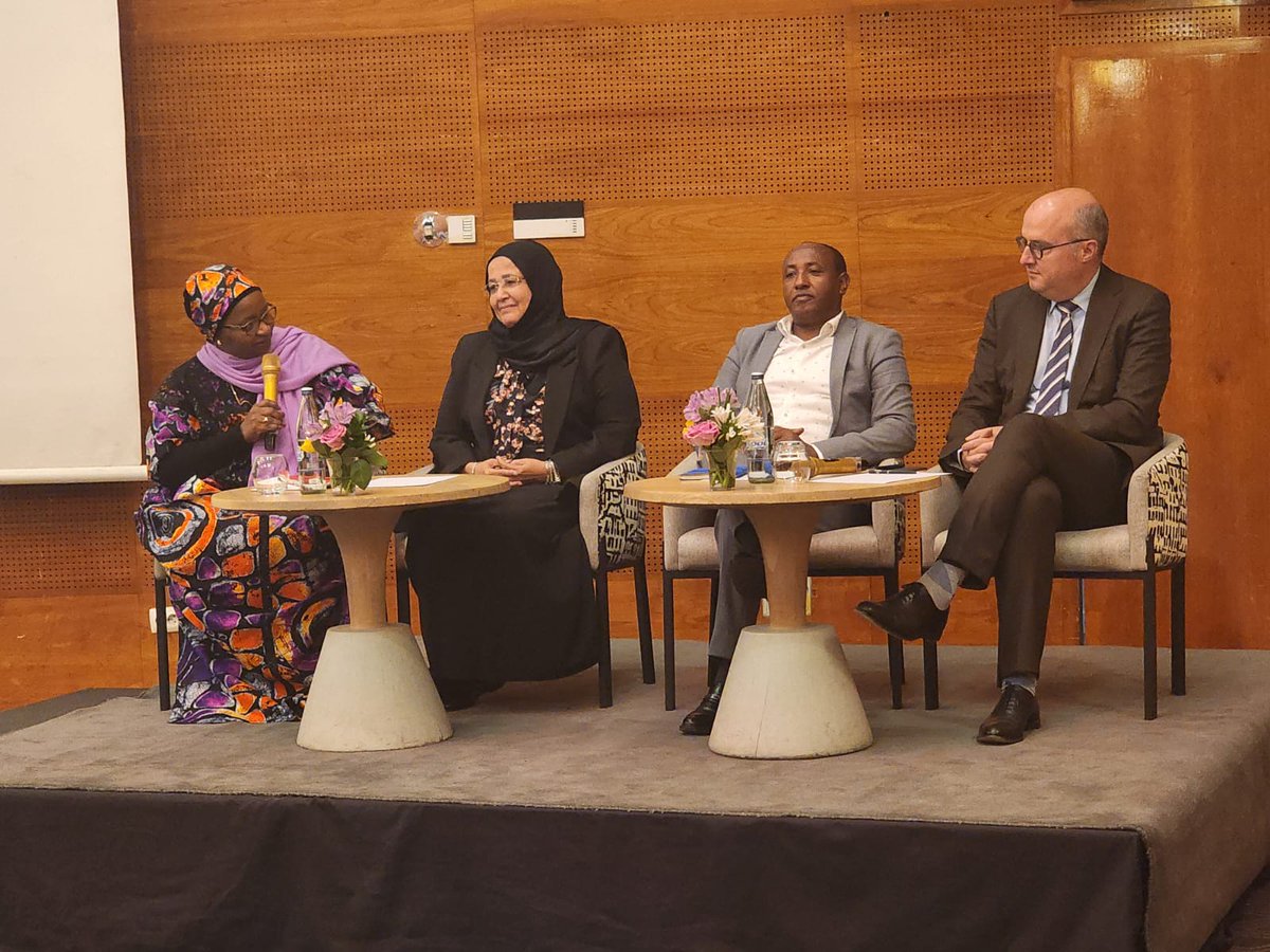 AshaMohammed_'s tweet photo. This month marks two years since the conflict in Sudan began. Today @SRCS_SD briefed diplomatic missions in Addis Ababa on the current humanitarian situation and its response. More support is needed to ensure affected people receive the much needed assistance. 
#ForgottenCrisis https://t.co/MlrHVuQL8b