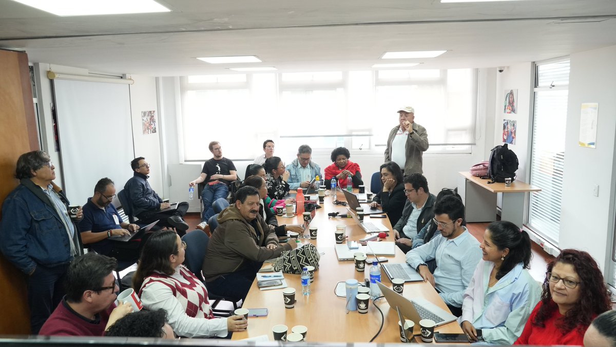 En la mañana de hoy, se desarrolló una nueva sesión conjunta de las mesas Jurídica y de Política Educativa de FECODE y el MEN.

Se avanzó en acuerdos alrededor de criterios pedagógicos sobre el tamaño de clase,  acorde con modalidades y niveles educativos, especialmente,