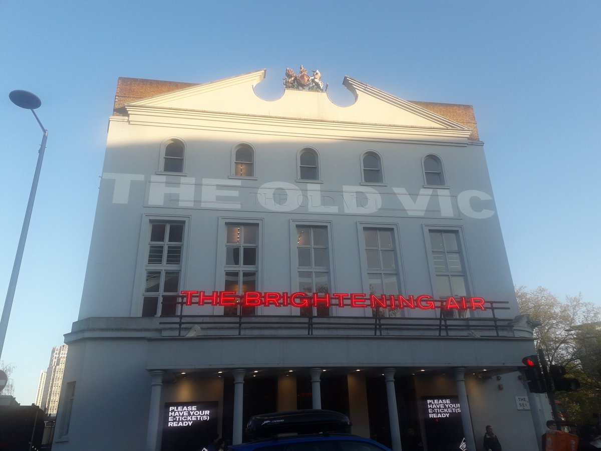GerryMoynihan's tweet photo. At The World Premiere of 'The Brightening Air' a new play by Conor McPherson at The @oldvictheatre...! 🎭

#ConorMcPherson #TheOldVicTheatre #TheOldVic #TheBrighteningAir #WorldPremiere #Theatre #Playwright https://t.co/bnm1EenWYL