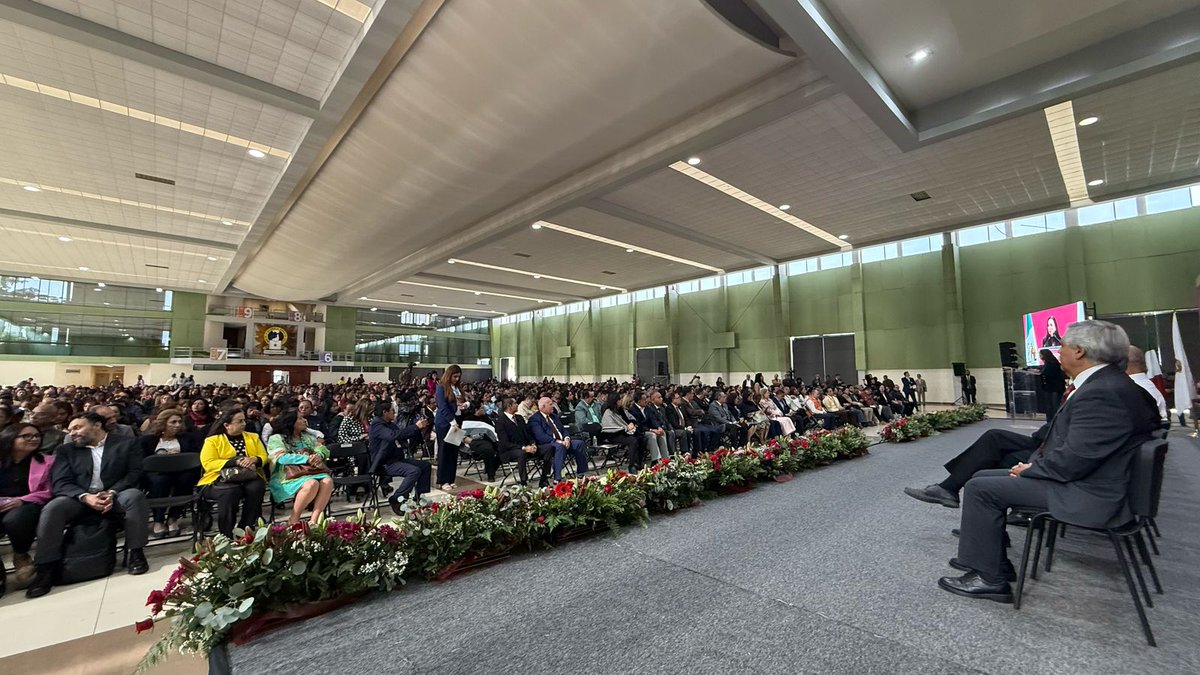 escuela_273's tweet photo. Se dió inicio al 1° CONGRESO NACIONAL “LIDERAZGO ACADÉMICO Y DE GESTIÓN EN EL MARCO DE LA NUEVA ESCUELA MEXICANA” en el 
que la EPO273 tiene presencia y representación a través del Mtro. Benito Olivares López, docente y la Dra. Livia Nallely Francés Ruiz, subdirectora académica. https://t.co/Jh7LQJCehh