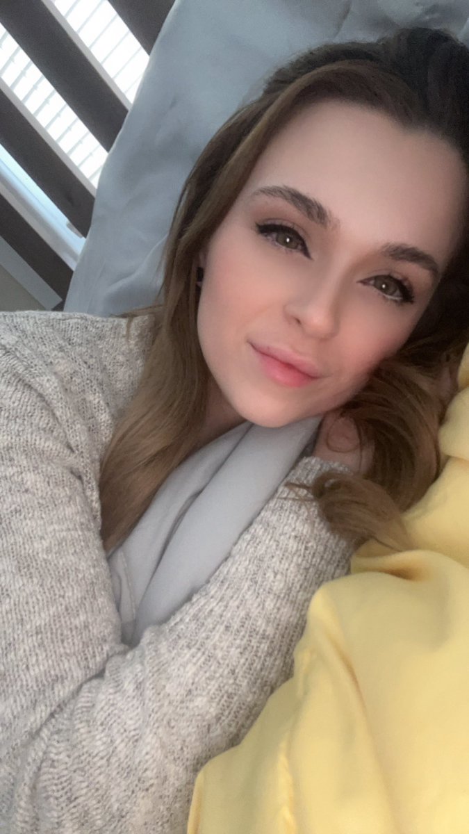 alliestarr27's tweet photo. Would you Netflix a chill with me? 🫠

#viralinfluencer #repostme #RepostOrMoveAlong #content_seller #beachbabe #ContentCreatorLife https://t.co/MqLQg8iT5O