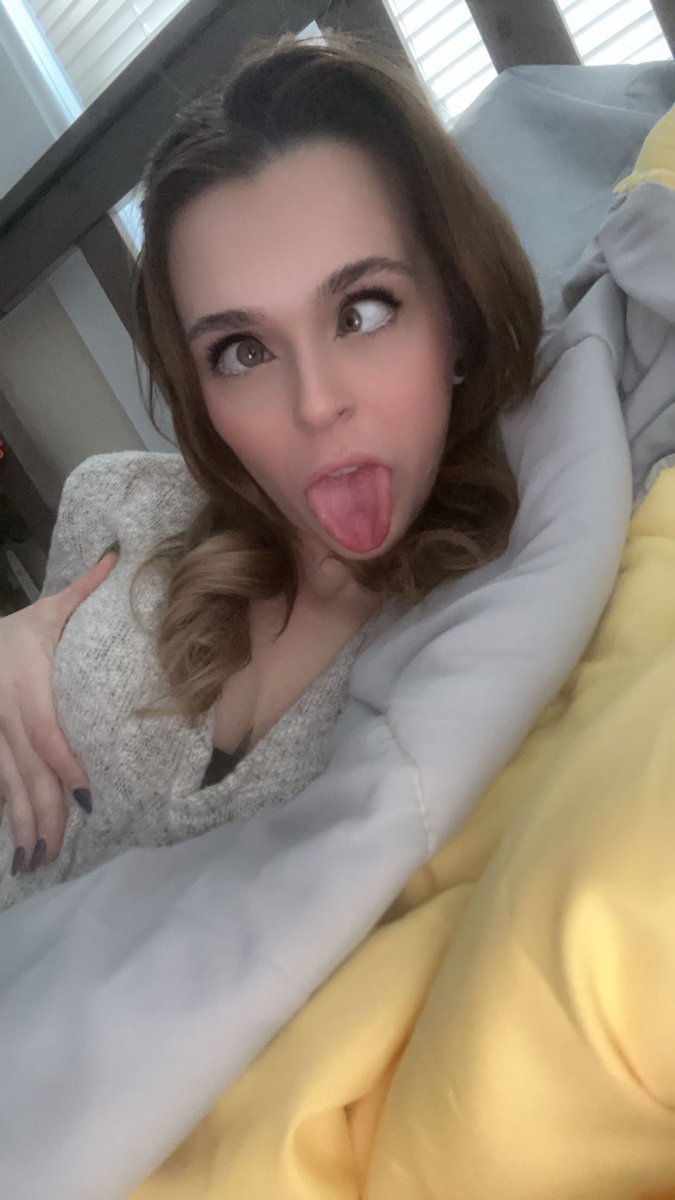 alliestarr27's tweet photo. Would you Netflix a chill with me? 🫠

#viralinfluencer #repostme #RepostOrMoveAlong #content_seller #beachbabe #ContentCreatorLife https://t.co/MqLQg8iT5O
