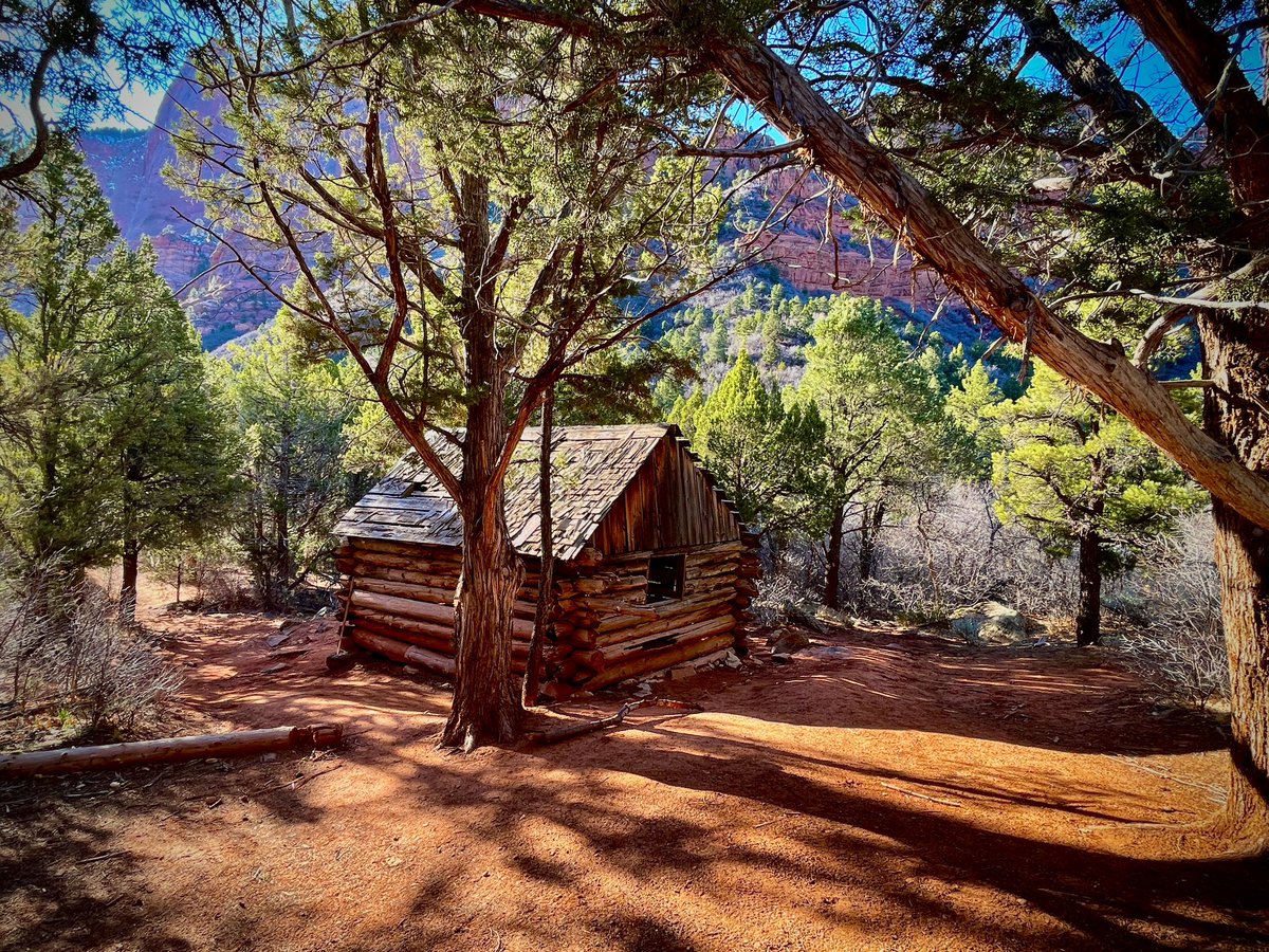 DesertRatSGU's tweet photo. Bit of a fixer upper. Too bad it’s not available! https://t.co/s6l2Z1vIsB