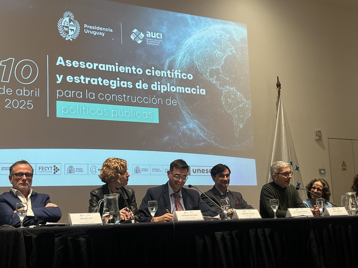 Oficina de asesoramiento científico de la presidencia del gobierno de España más 22 asesores científicos (uno en cada secretaría de Estado) y un grupo de asesores expertos en temas particulares que aportan insumos científicos para la toma de decisiones para la política pública en