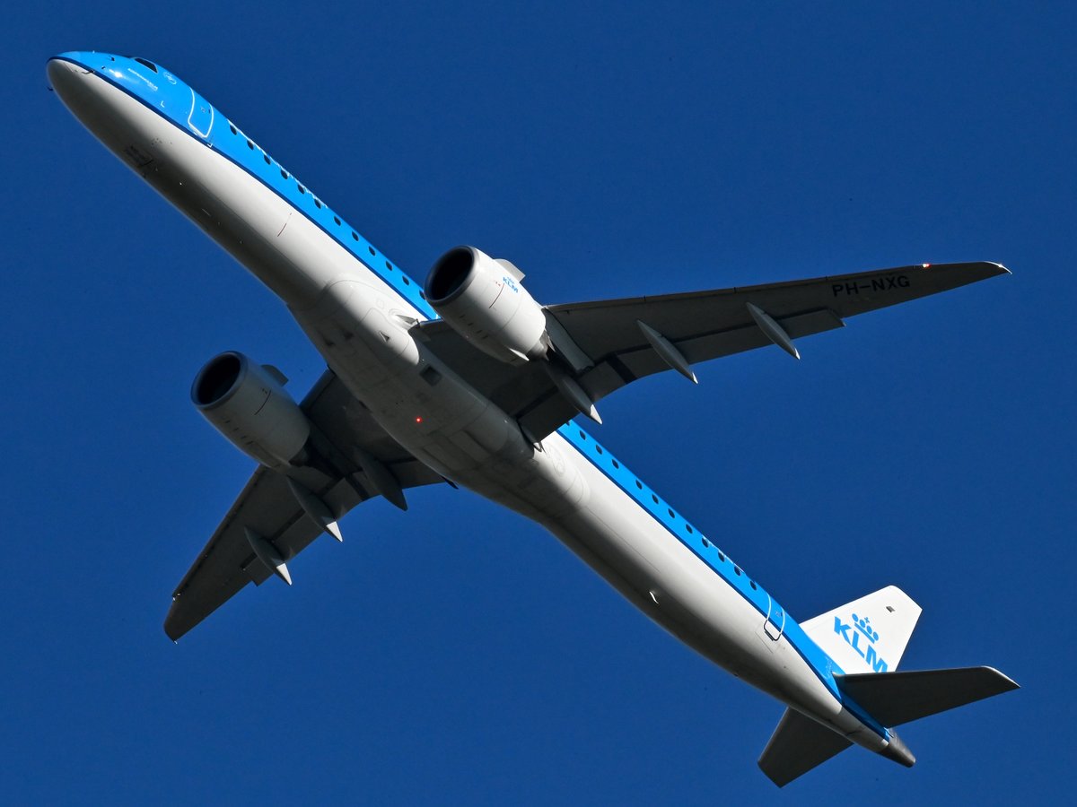 MvanDusseldorp's tweet photo. #ProfitHunter #KLMCityhopper @KLM #KLM #E195E2 https://t.co/6GlEaECVbJ