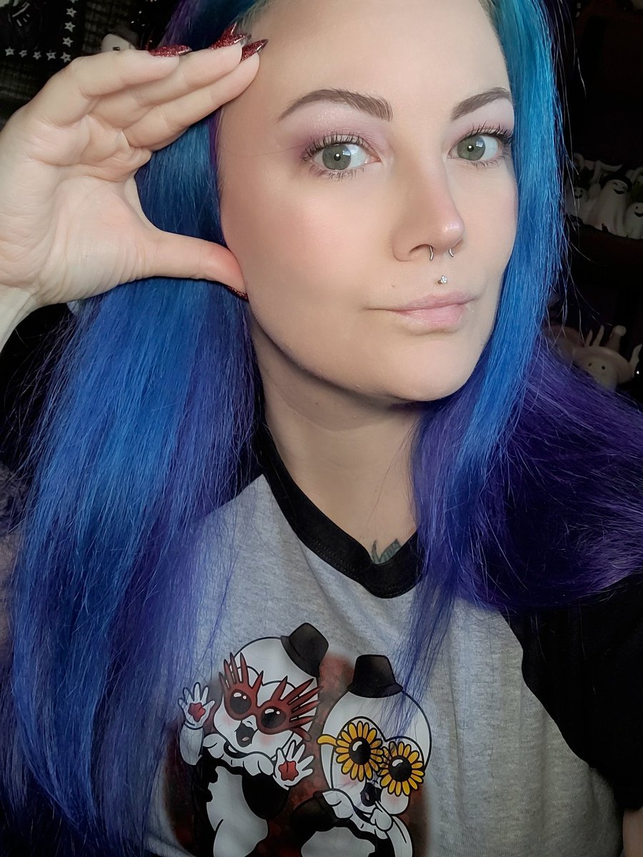 SpookyHorrorGal's tweet photo. Rt your age + a photo 
I want to see my beautiful moots! 

45 🖤 https://t.co/zOxTJqh6hZ