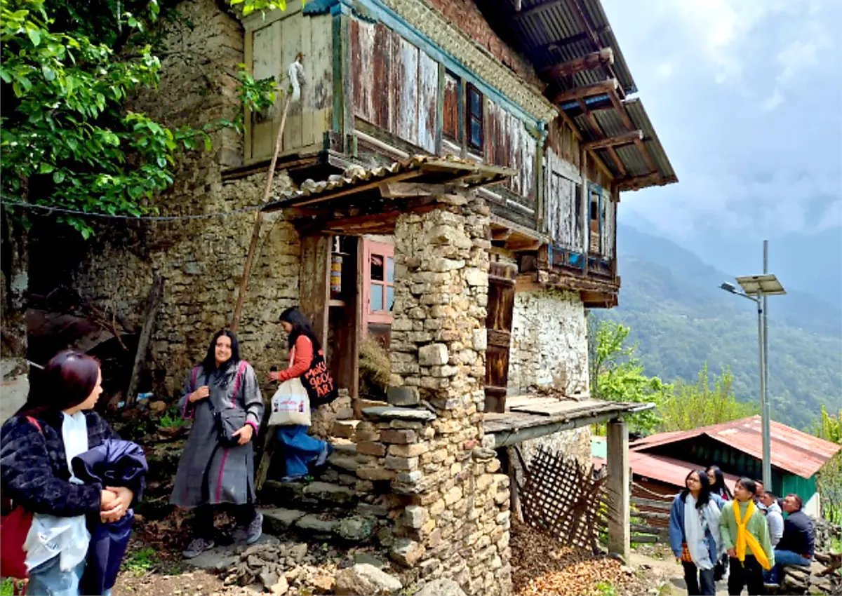 arunachaltimes_'s tweet image. (Lhou Grelleng village poised to become cultural tourism model)
#LhouGrelleng #culturaltourism #Tawang #heritagevillage
The Arunachal Times - arunachaltimes.in/index.php/2025…