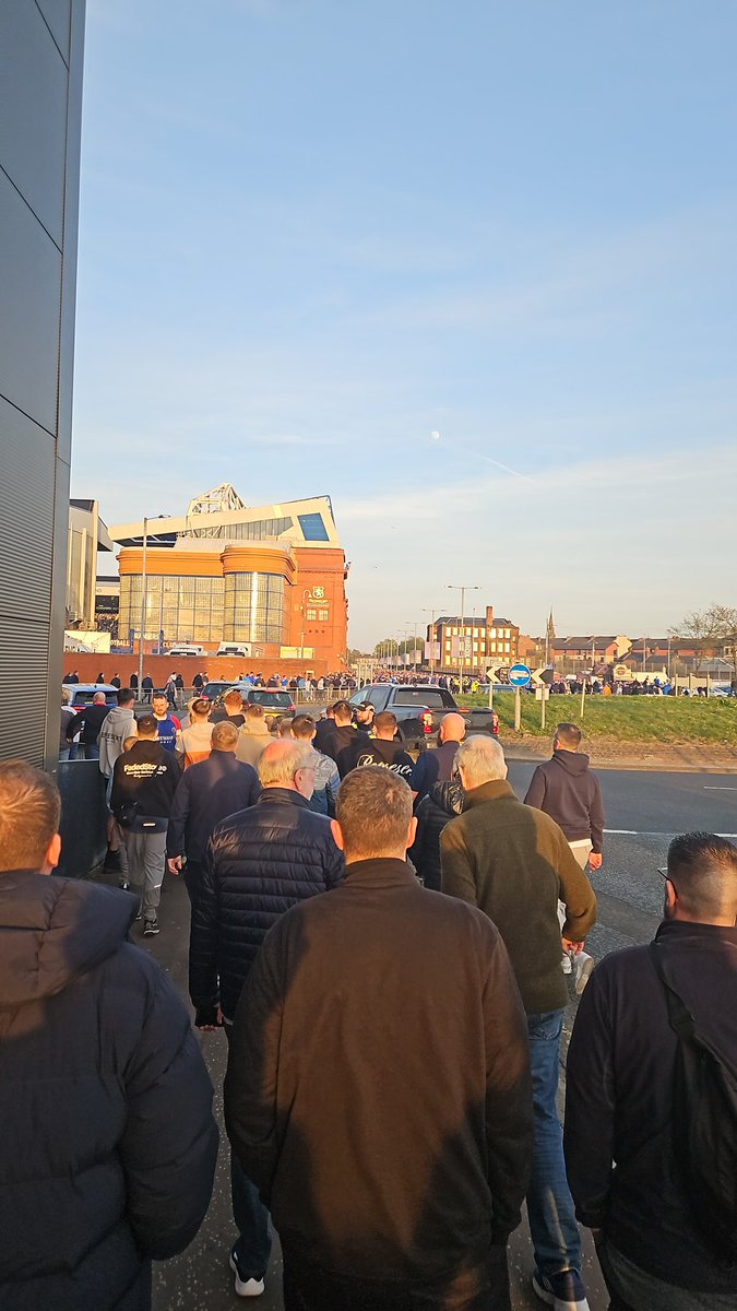 European nights at #ibrox are special, much more so when I am there with my son. Memories forever. #memories #FatherAndSon #RangersFC <a href="/RangersFC/">Rangers Football Club</a> keep us believing, Rangers. ❤️🤍💙❤️🤍💙 #athleticbilbao #EuropaLeague ⚽️  🏆 🇬🇧🇬🇧🇬🇧🇬🇧