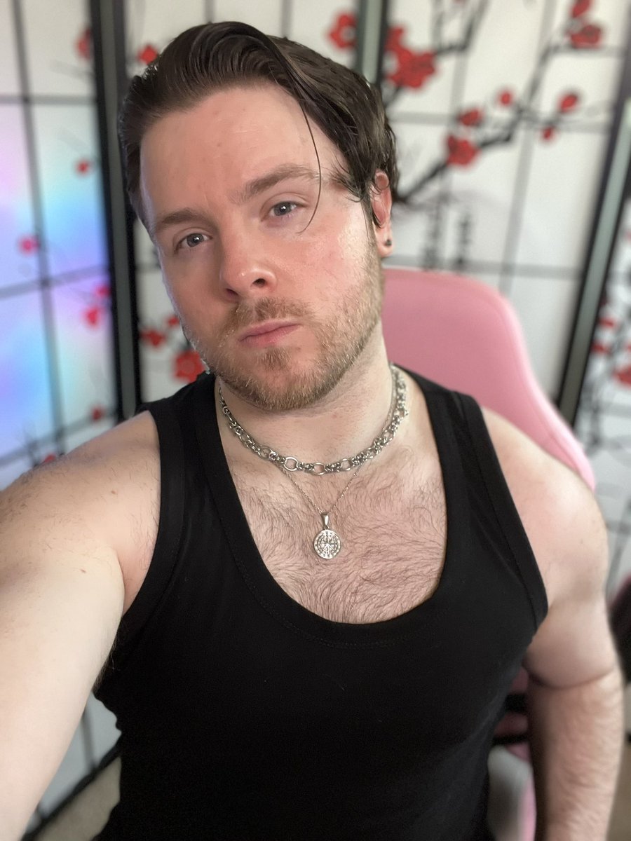 Do you like shoulders? 😳

twitch.tv/yesterdaysyouth
