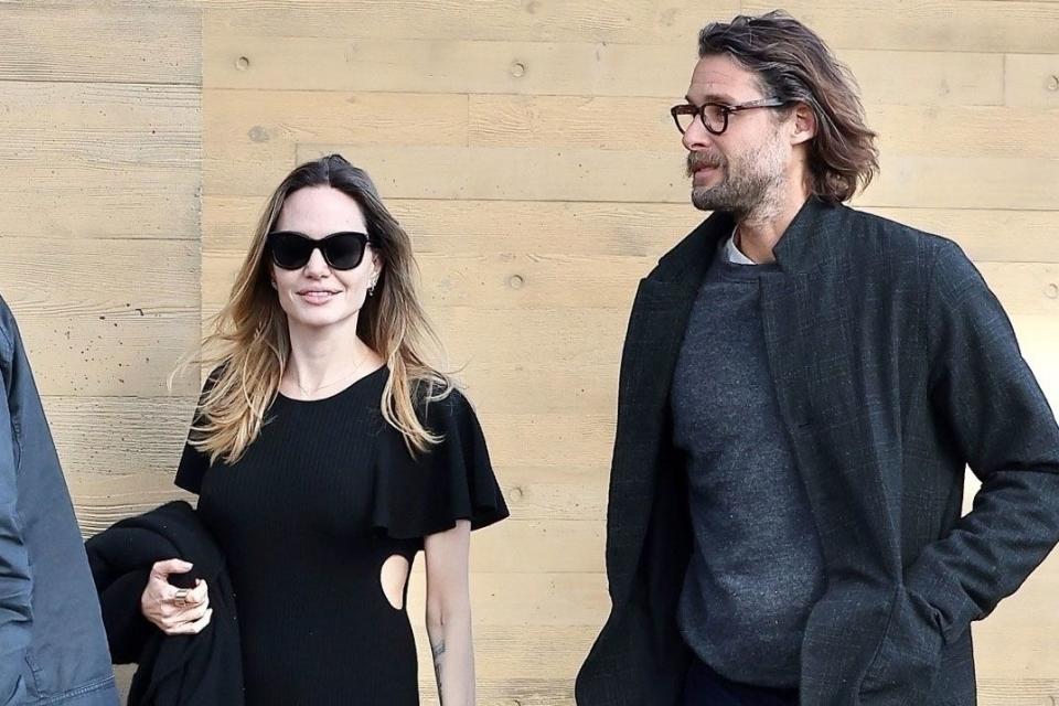 JeevesVIP's tweet photo. Angelina Jolies 3-hour power lunch at NobuMalibu - where A-listers feast on black cod miso while waves crash beneath their oceanfront perch in Malibu https://t.co/ljVQjOuaVI