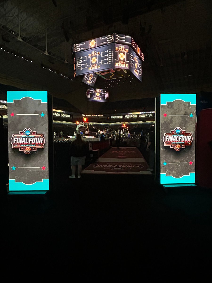govisionxp's tweet photo. That’s a wrap on the 2025 NCAA Men’s Final Four! 🏀

GoVision’s 17th Final Four featured 26 screens, 1,000+ LED panels, and a 42,000 lb 8-sided center-hung display—the centerpiece of the Alamodome.

Bonus: a drop-down screen that became the champions' stage backdrop. 👑 #GoVision https://t.co/k3Q2MMncvr